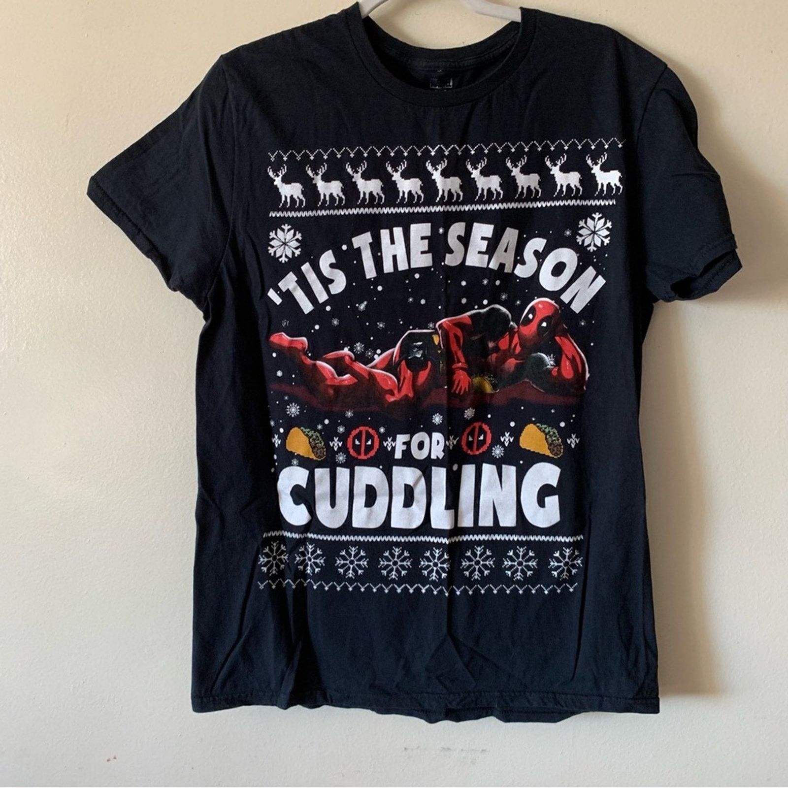 Marvel Comics Marvel Tis the Season For Cuddling Black Tee Size Large Size US L / EU 52-54 / 3 - 2 Thumbnail