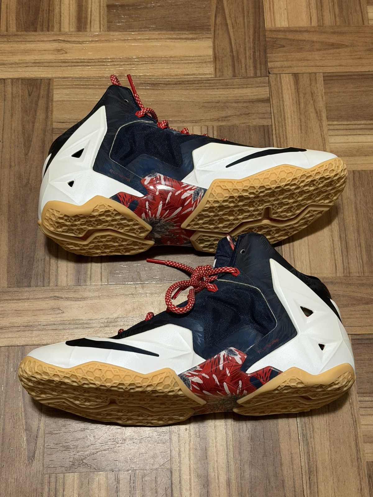 Nike Nike LeBron 11 Independence Day Size US 10.5 / EU 43-44 - 2 Thumbnail