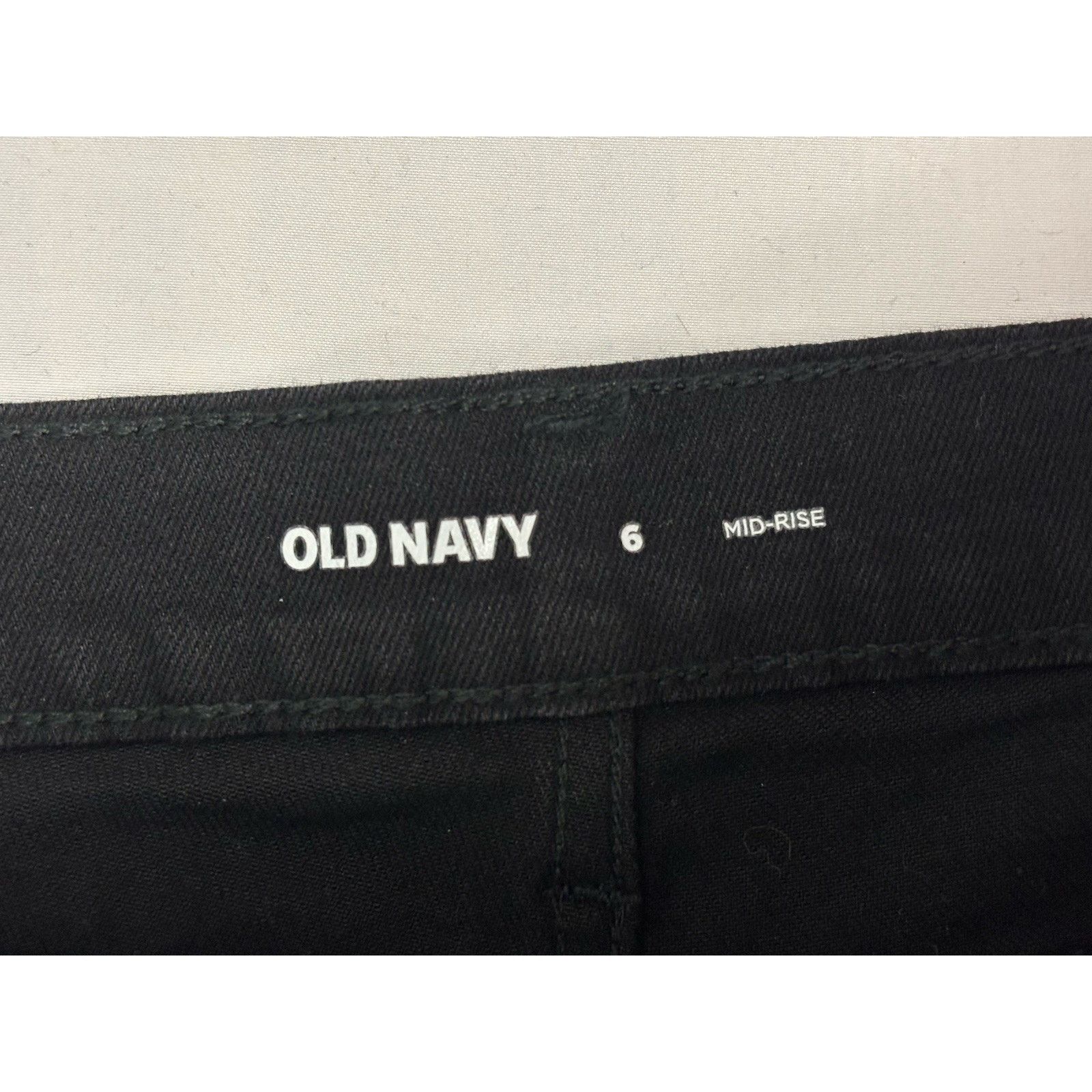 Old Navy NWT Old Navy Women 6 Cuffed Black Denim Jean Shorts Size 28" / US 6 / IT 42 - 4 Thumbnail