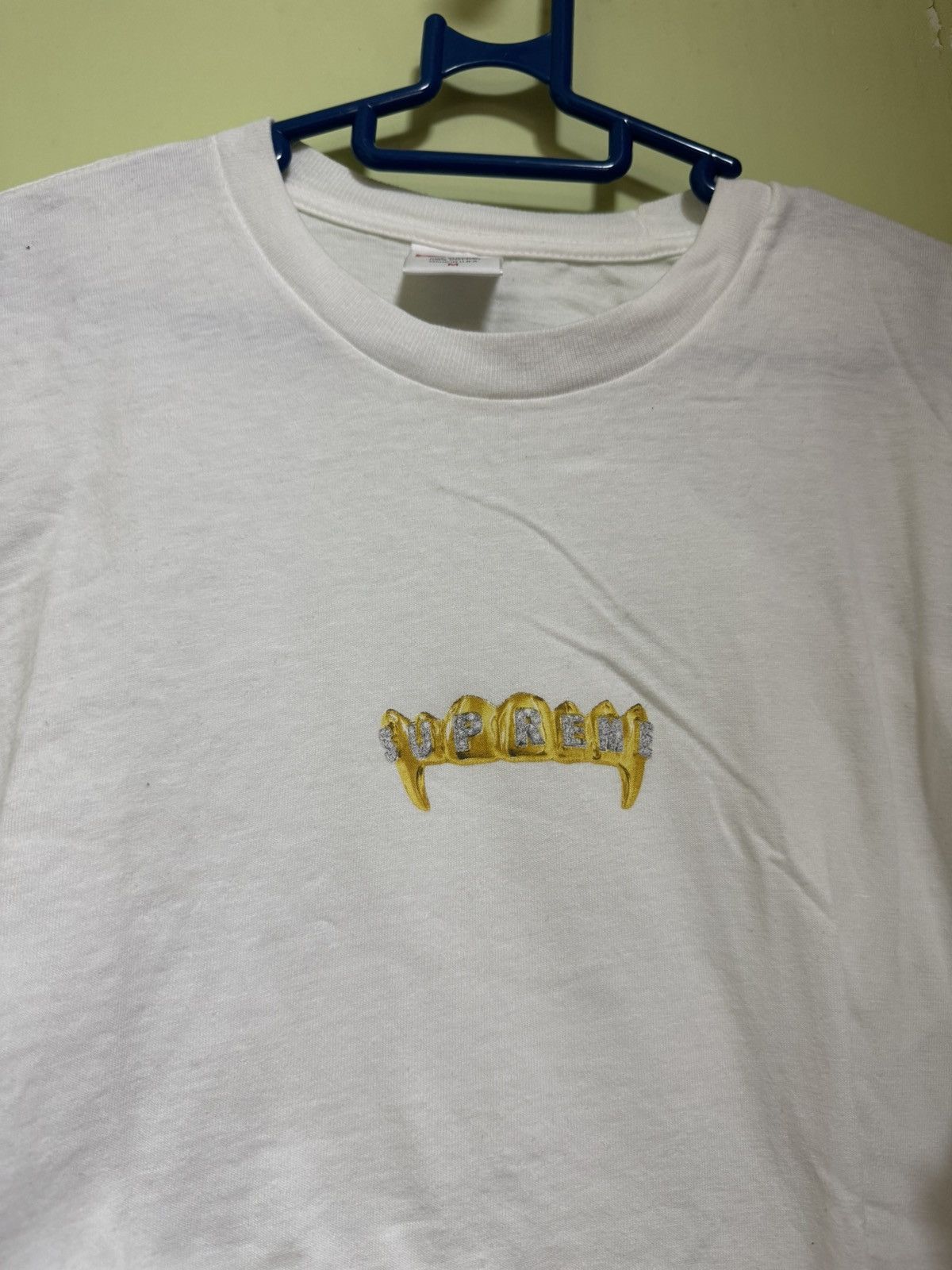 Supreme fonts tee