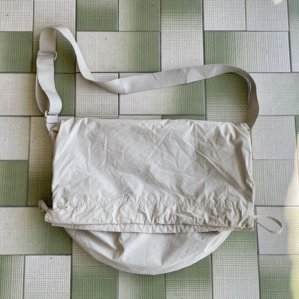 Japanese Brand × Uniqlo Versatile Uniqlo Drawstring Shoulder Bag Size ONE SIZE - 2 Thumbnail