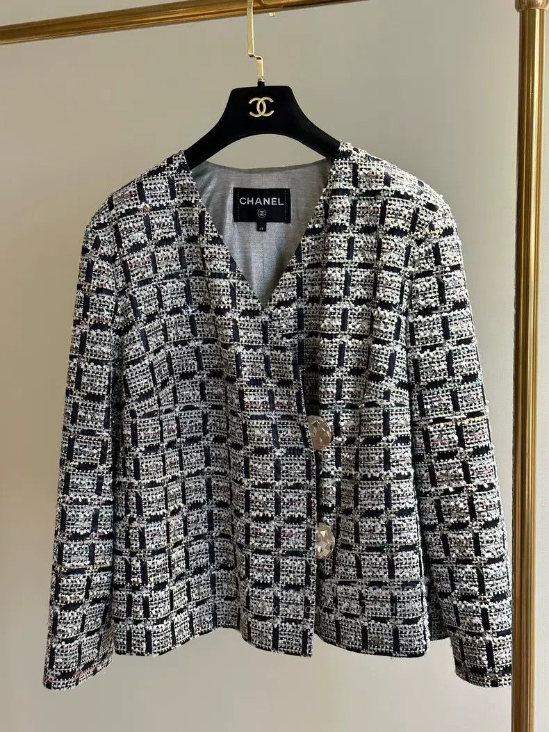 Chanel Chanel Airport series silver tweed jacket Size XL / US 12-14 / IT 48-50 - 1 Thumbnail