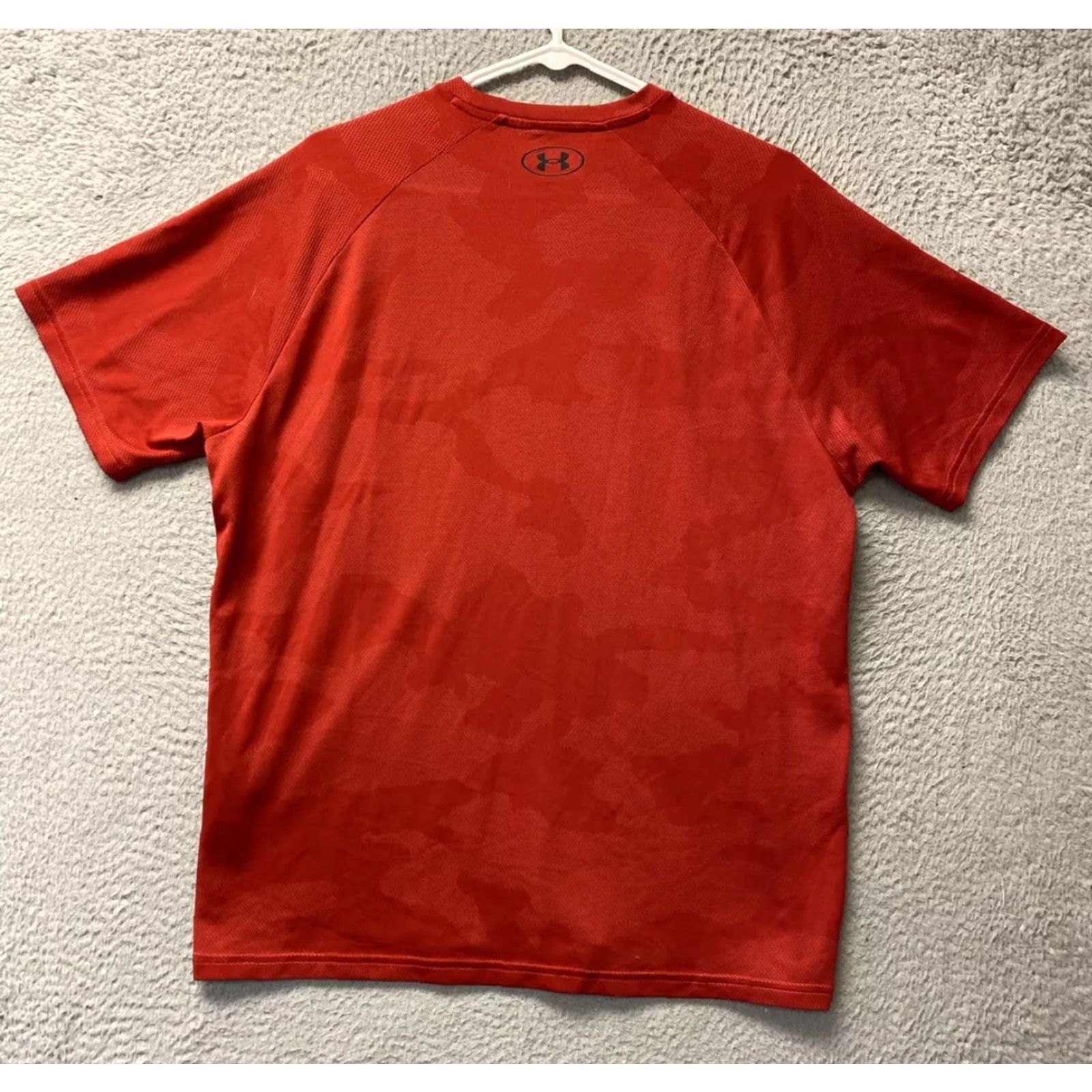Under Armour VINTAGE? Wait, not vintage. Under Armour HeatGear Shirt Red Mens Large Short Sleeve Activewear T-Shirt, Crew Neck, Polyester Blend, Regular Fit, 33-74 Size US L / EU 52-54 / 3 - 7 Thumbnail