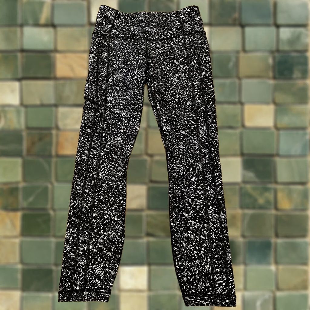 Athleta Athleta Ultimate Stash Textured 7/8 Tight Leggings Womens Small Black White Pattern Jacquard Athletic Yoga Running Gym Tights Size 28" / US 6 / IT 42 - 1 Thumbnail