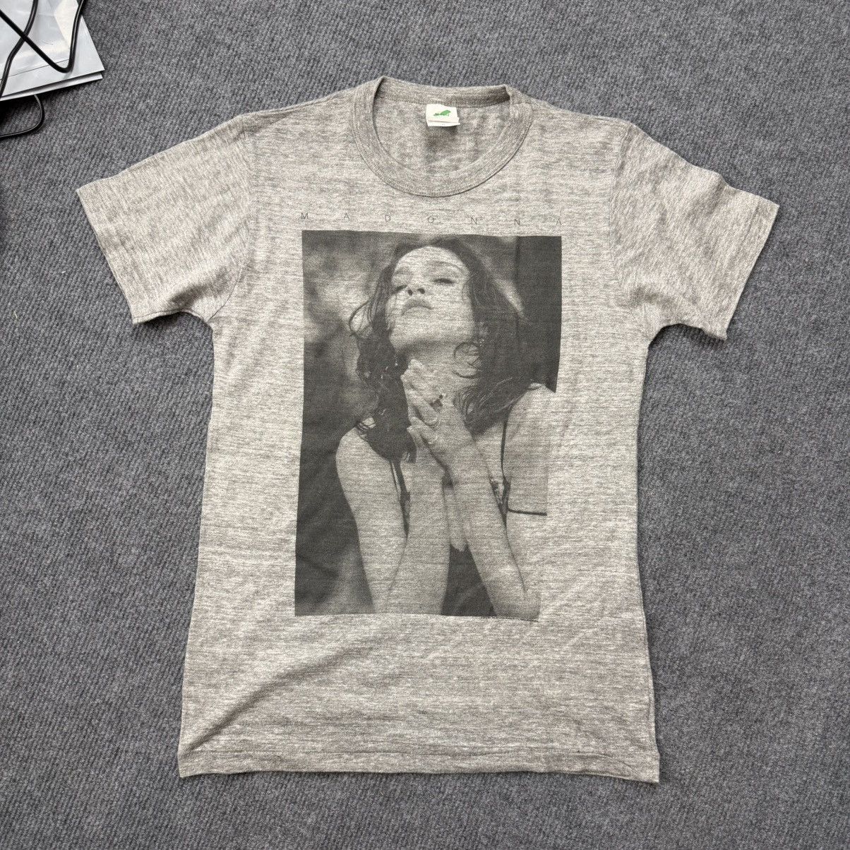 Vintage Madonna Photo Graphic T-Shirt Size US S / EU 44-46 / 1 - 1 Thumbnail