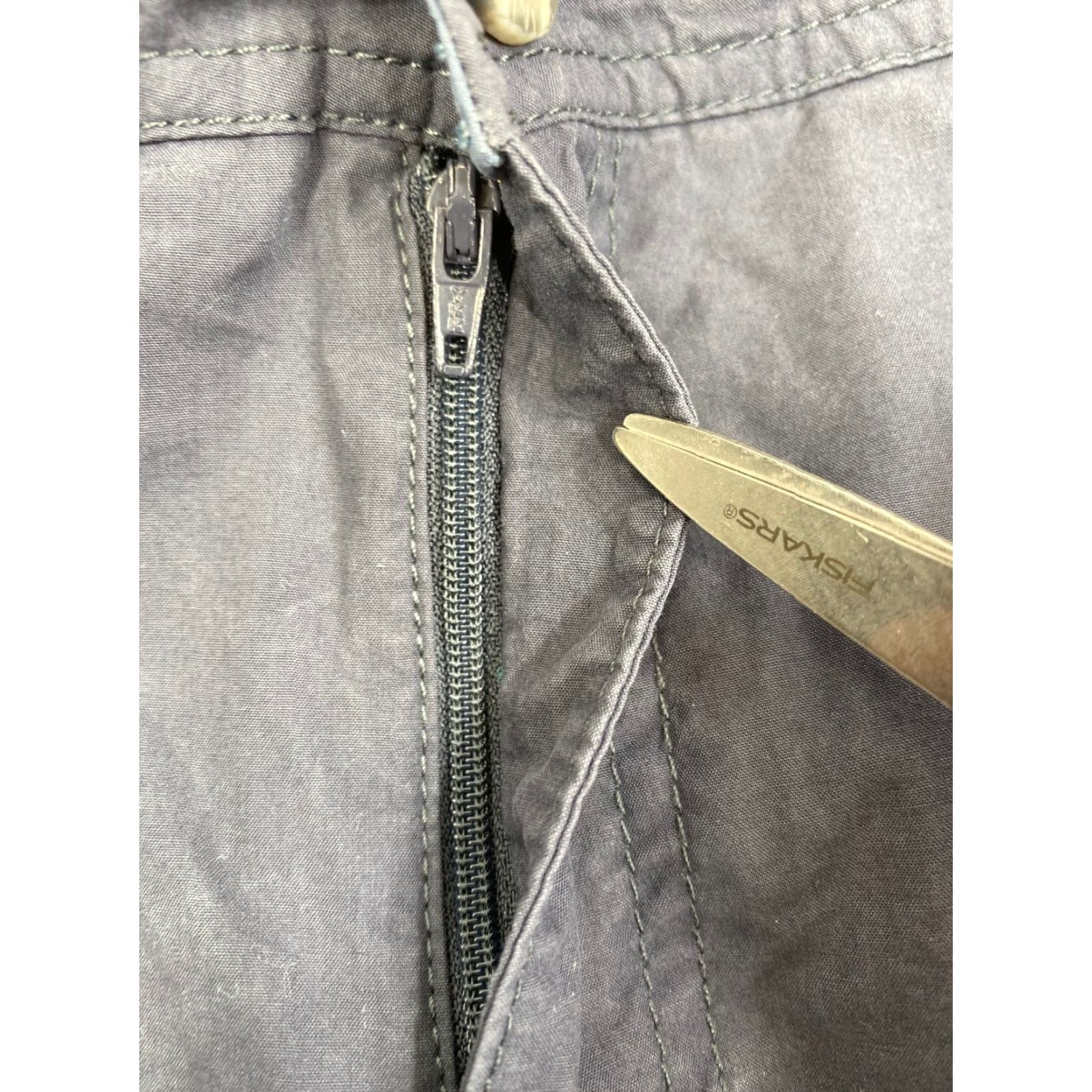 Vintage Columbia Mens Shorts 30 x 10 Navy Blue Lightweight Outdoor Hiking Cargo Nylon Regular Waist 34 Inseam 10 in Sung Blue? Size US 30 / EU 46 - 5 Thumbnail