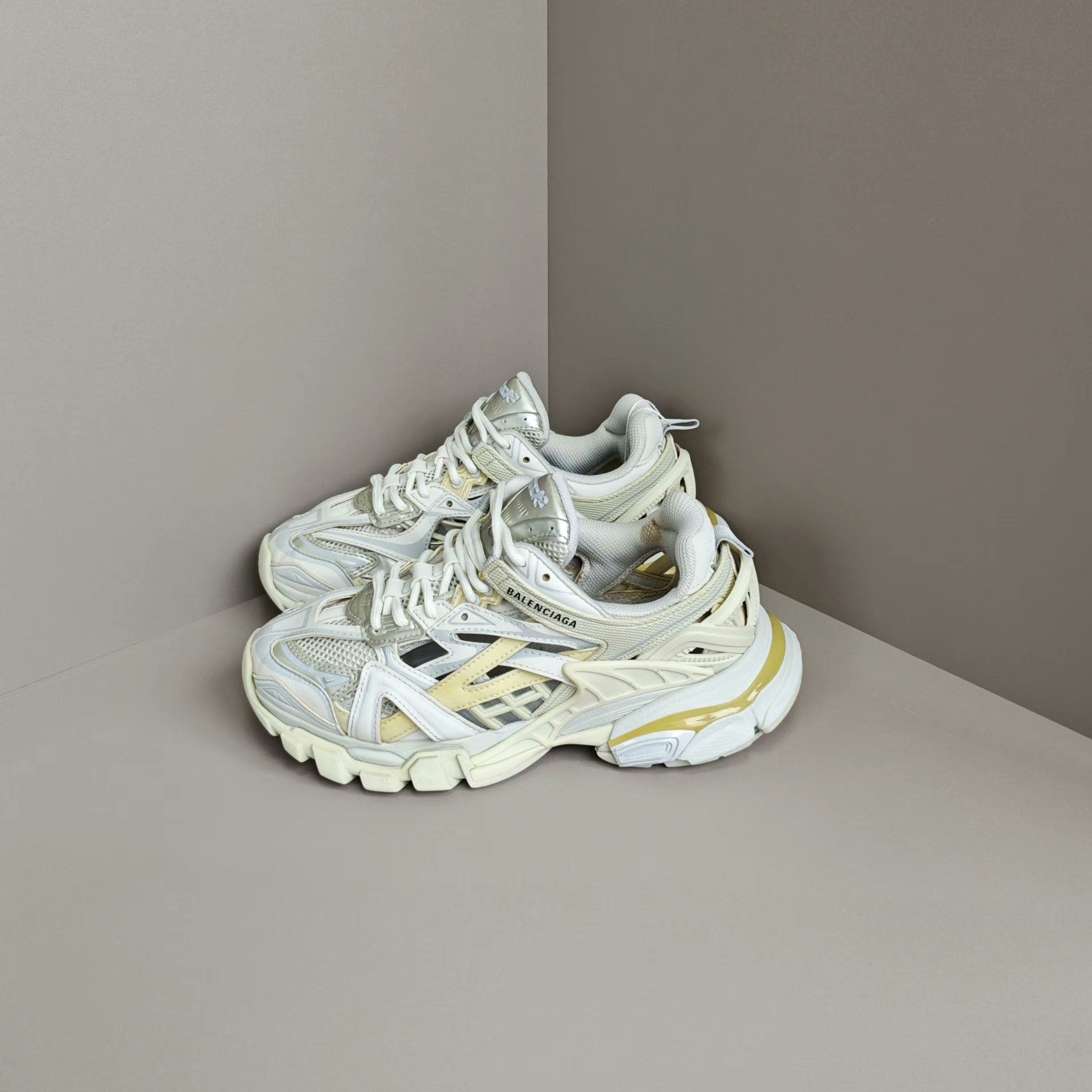 Balenciaga Balenciaga Lowtop Sneakers us_7 Women Size US 7 / IT 37 - 1 Thumbnail