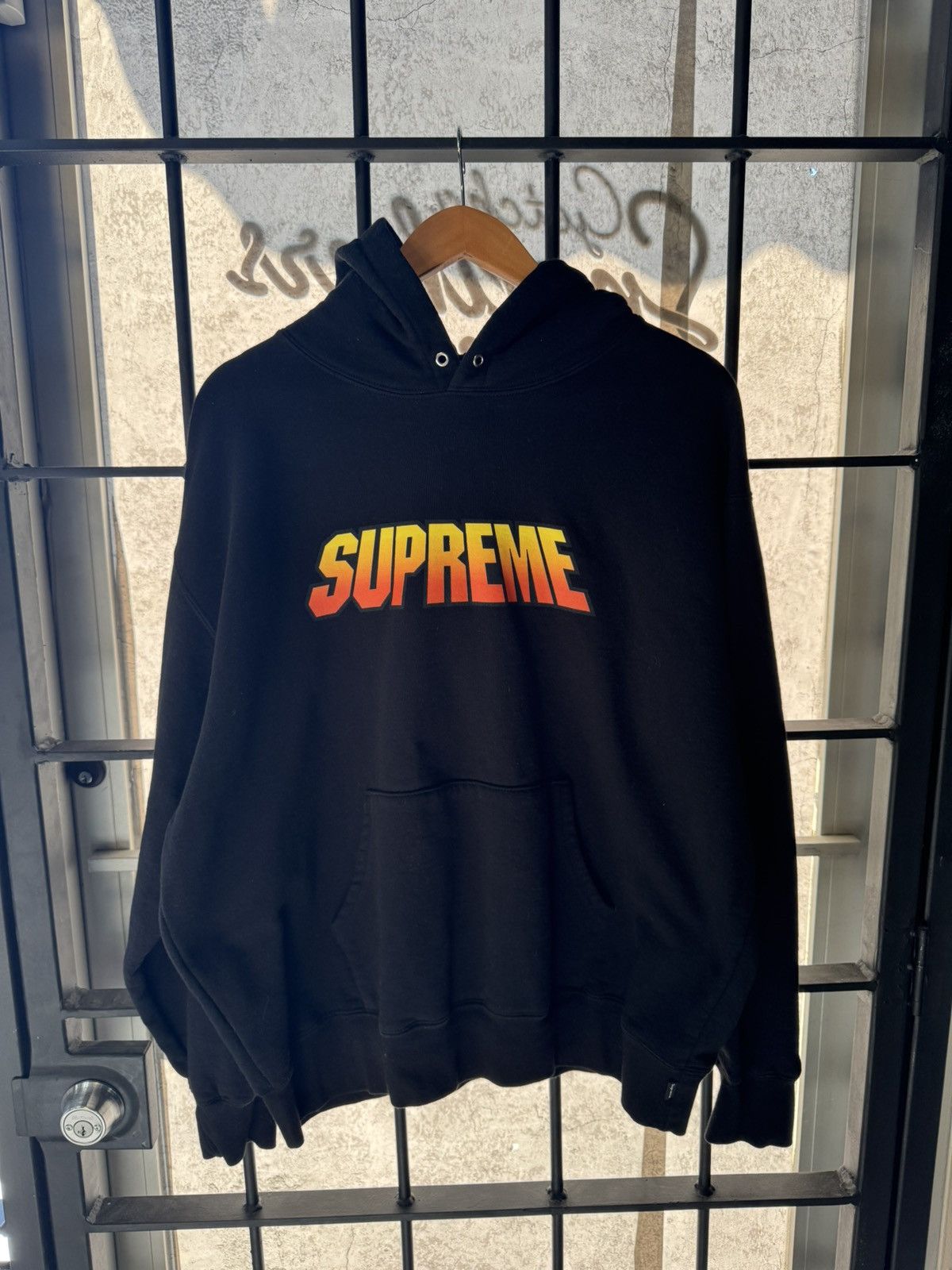 Supreme Supreme Gradient Logo Hoodie Black Size US L / EU 52-54 / 3 - 2 Thumbnail