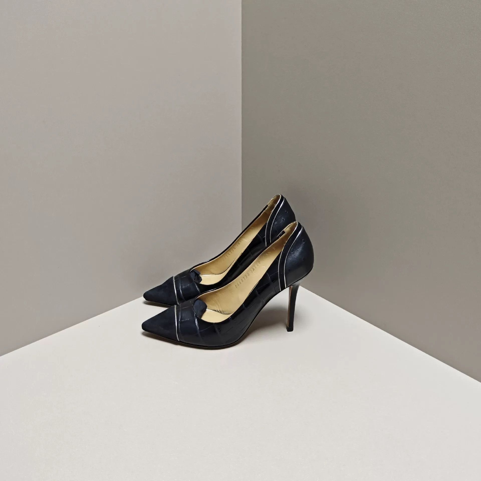 Salvatore Ferragamo Salvatore Ferragamo Hitop Sneakers us_6 Women Size US 6 / IT 36 - 1 Thumbnail