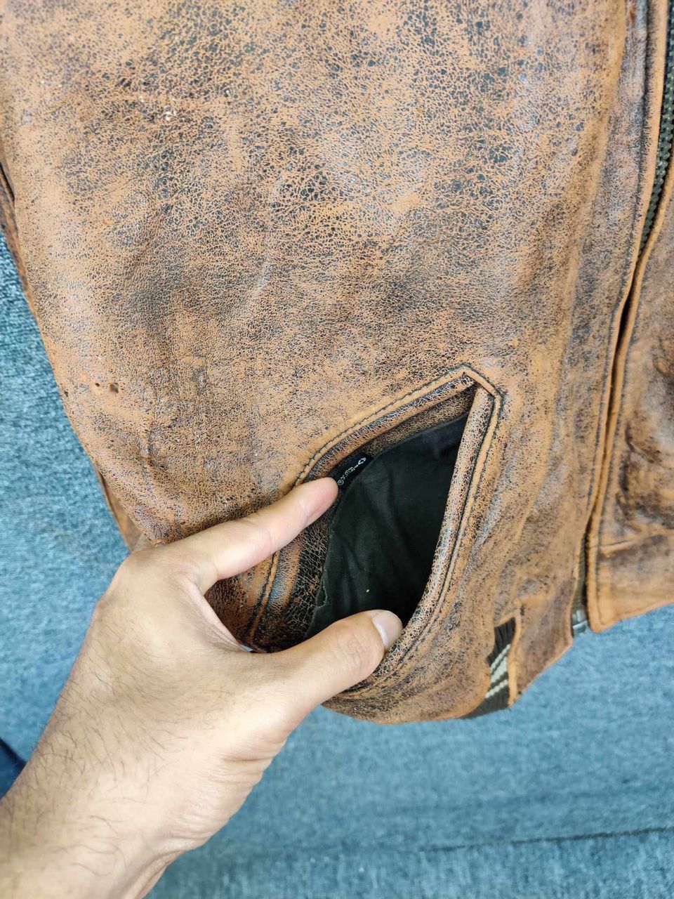 Avirex Thrashed Vintage 90s Avirex USA Varsity Leather Jacket Size US XS / EU 42 / 0 - 12 Thumbnail
