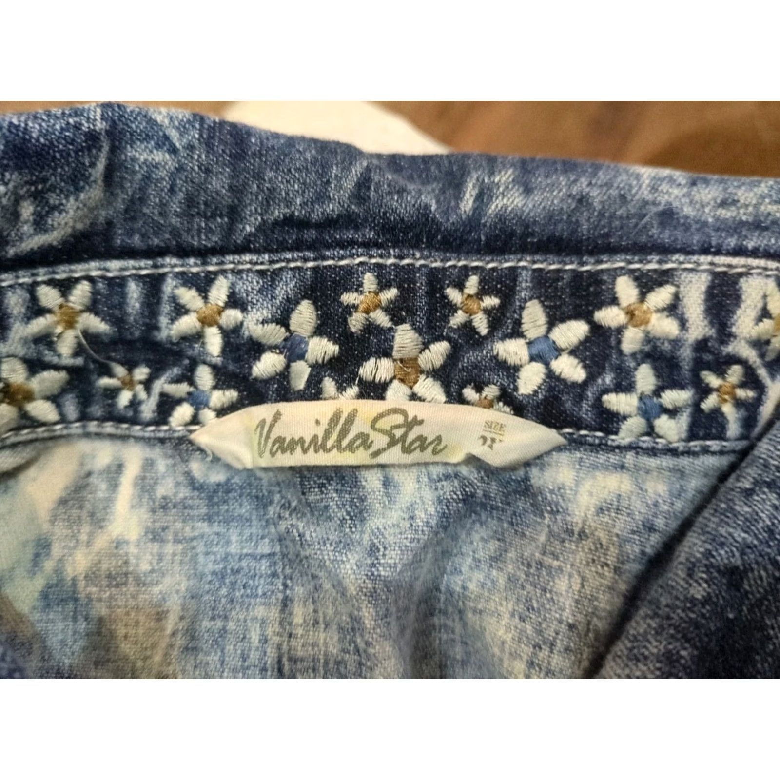 Vintage VINTAGE Vanilla Star Denim Vest Women’s 2XL Distressed Embroidered Button Up Denim Vest Women’s Size 2X Embroidery Size XXL / US 16-18 / IT 52-54 - 6 Thumbnail