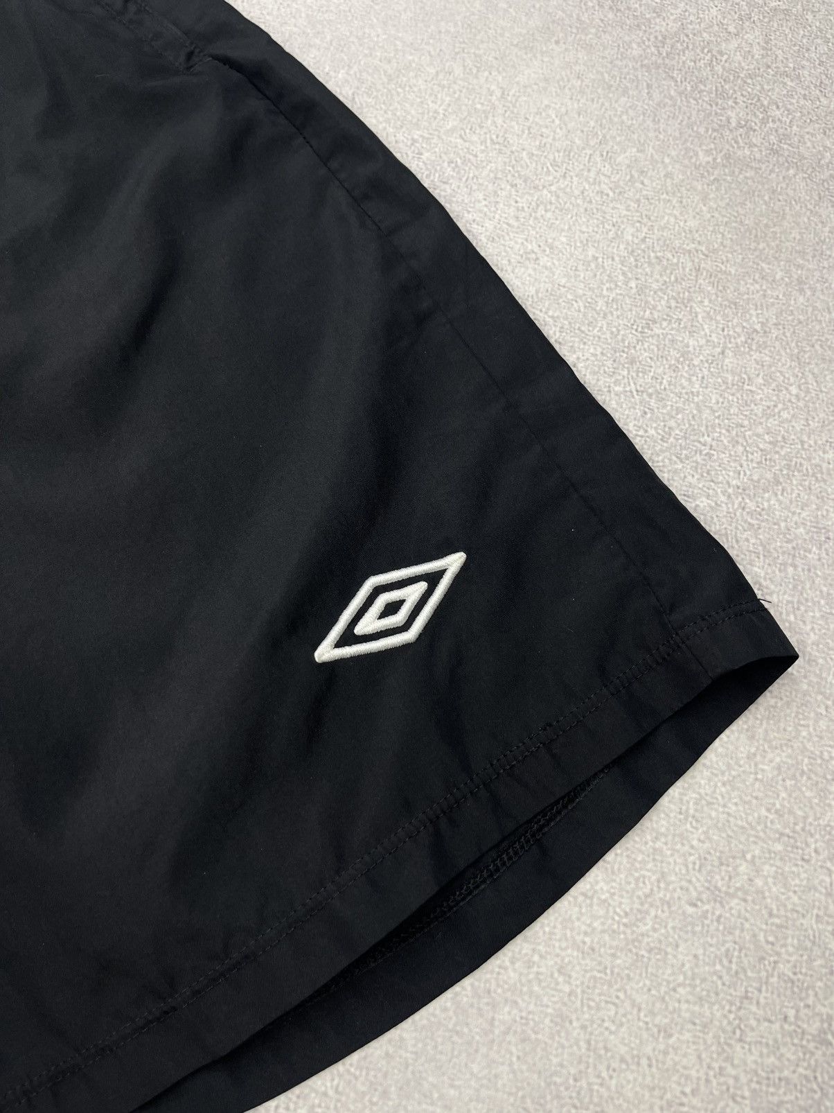 Umbro Vintage Umbro England Black Football Shorts Y2K Soccer Size US 32 / EU 48 - 5 Thumbnail