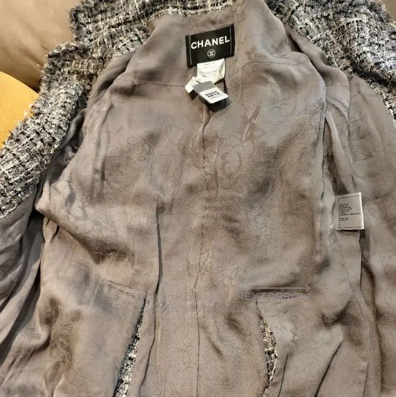 Chanel Chanel Gray Lurex Tweed Shoulder Pad Jacket . Size XS / US 0-2 / IT 36-38 - 9 Thumbnail