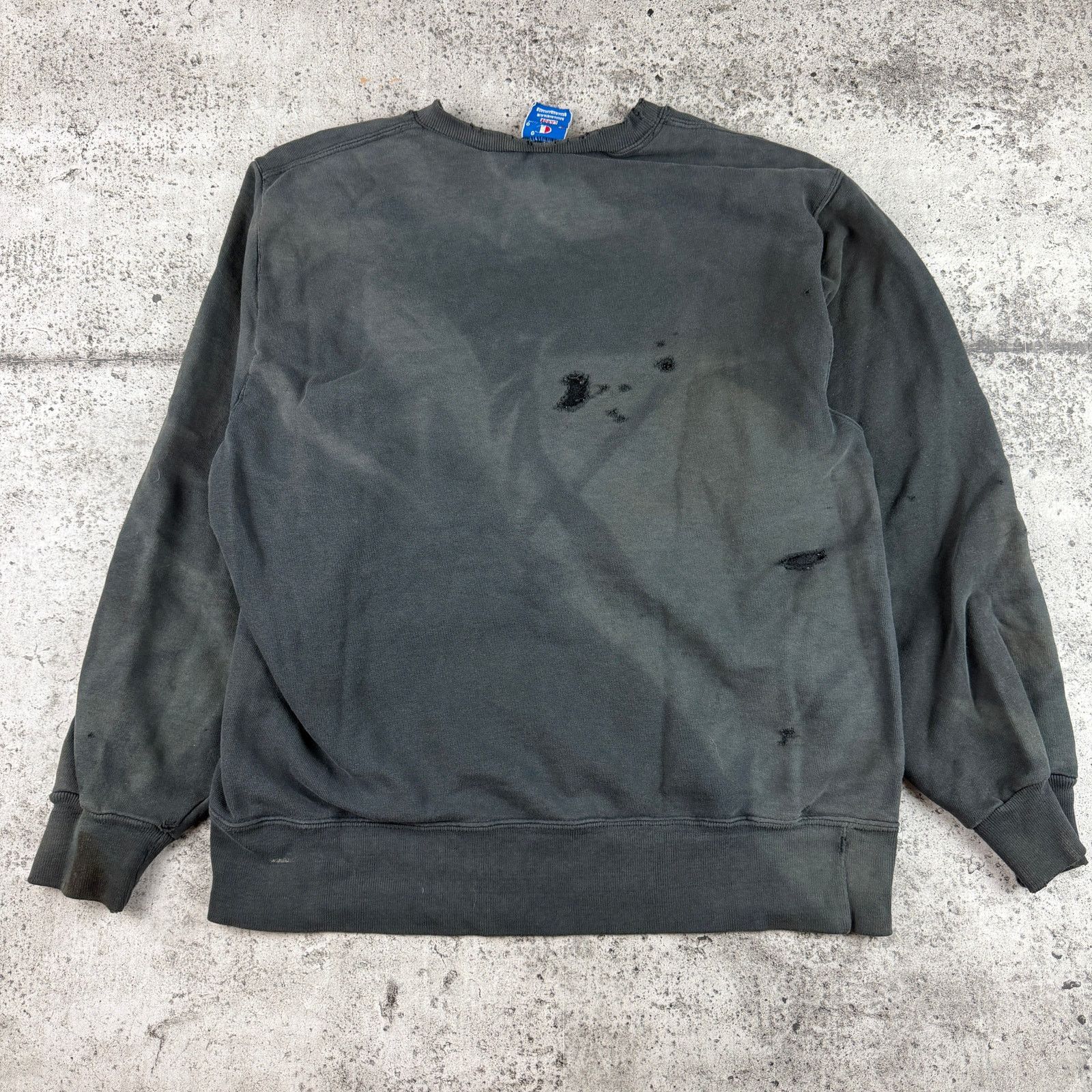 Champion Vintage Champion Sweatshirt Distressed Size Medium USA Made Size US M / EU 48-50 / 2 - 11 Thumbnail