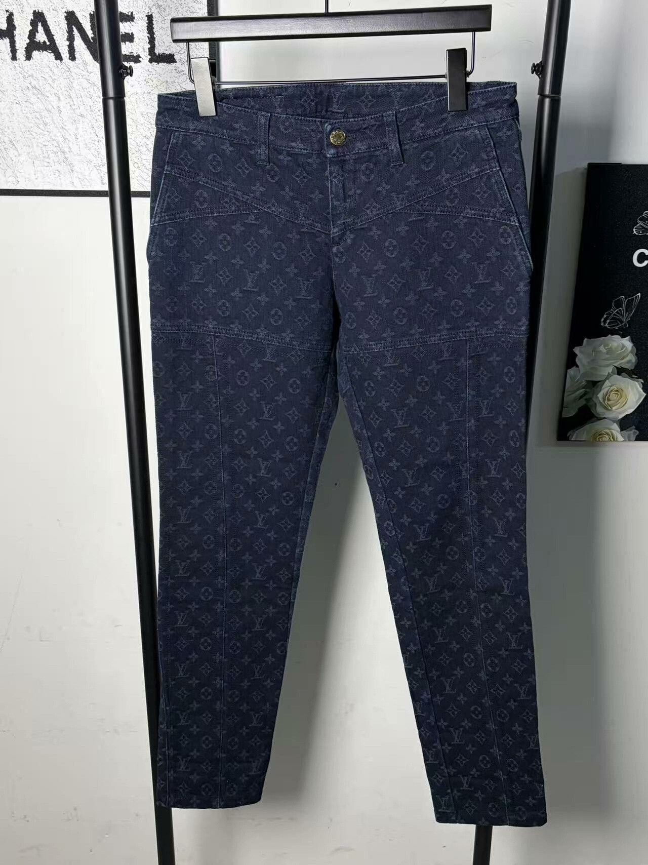 Louis Vuitton Louis Vuitton Denim White Denim Jeans 38 women Size 26" / US 2 / IT 38 - 1 Thumbnail