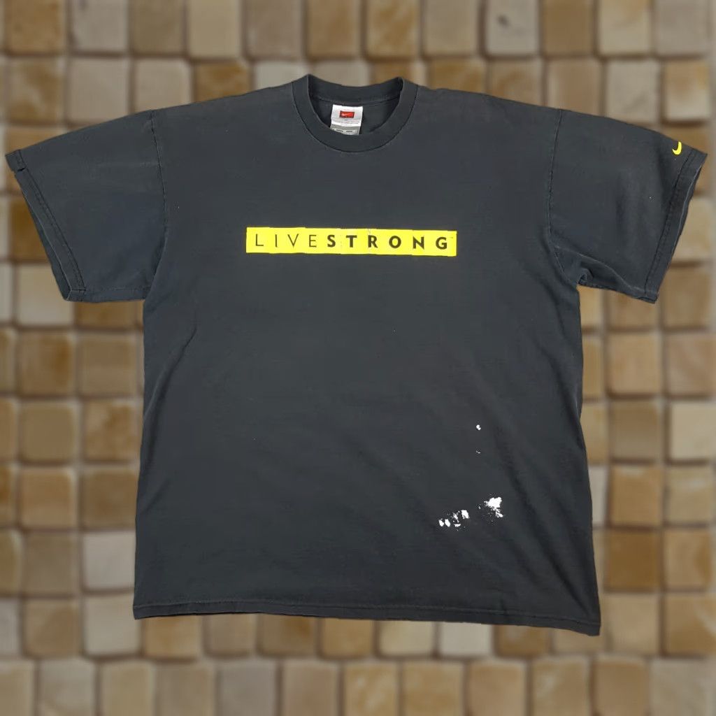 Nike VINTAGE Nike T-Shirt XL Mens Y2K Lance Armstrong Livestrong Biking Race Black 90s Retro Sports Size US XL / EU 56 / 4 - 1 Thumbnail