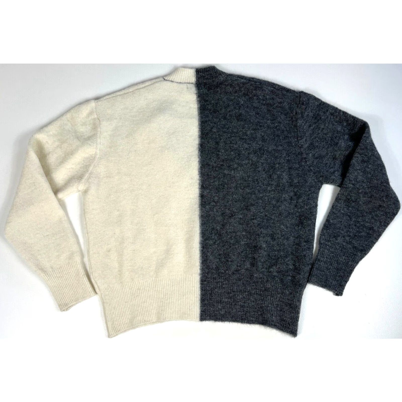 Vintage Bartolini Women’s V-Neck Sweater Two-Tone Knit Pullover Size L Gray White Alpaka Blend Made in Italy Size L / US 10 / IT 46 - 3 Thumbnail
