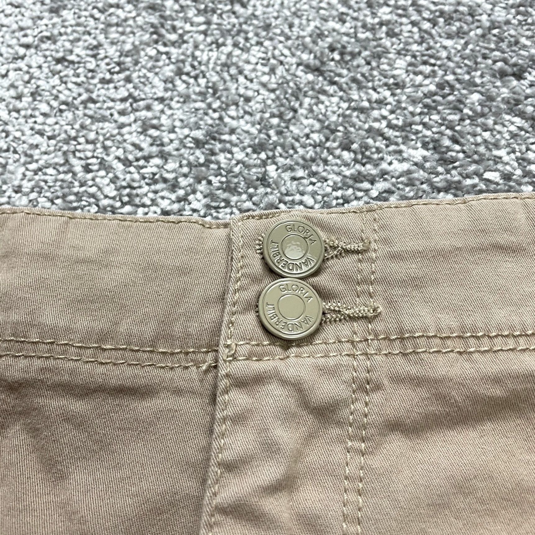 Gloria Vanderbilt Gloria Vanderbilt Bermuda Shorts Womens Plus 24W Brown Khaki Average Cotton 11" Shorts Slim? Size 42" / US 20 - 7 Thumbnail