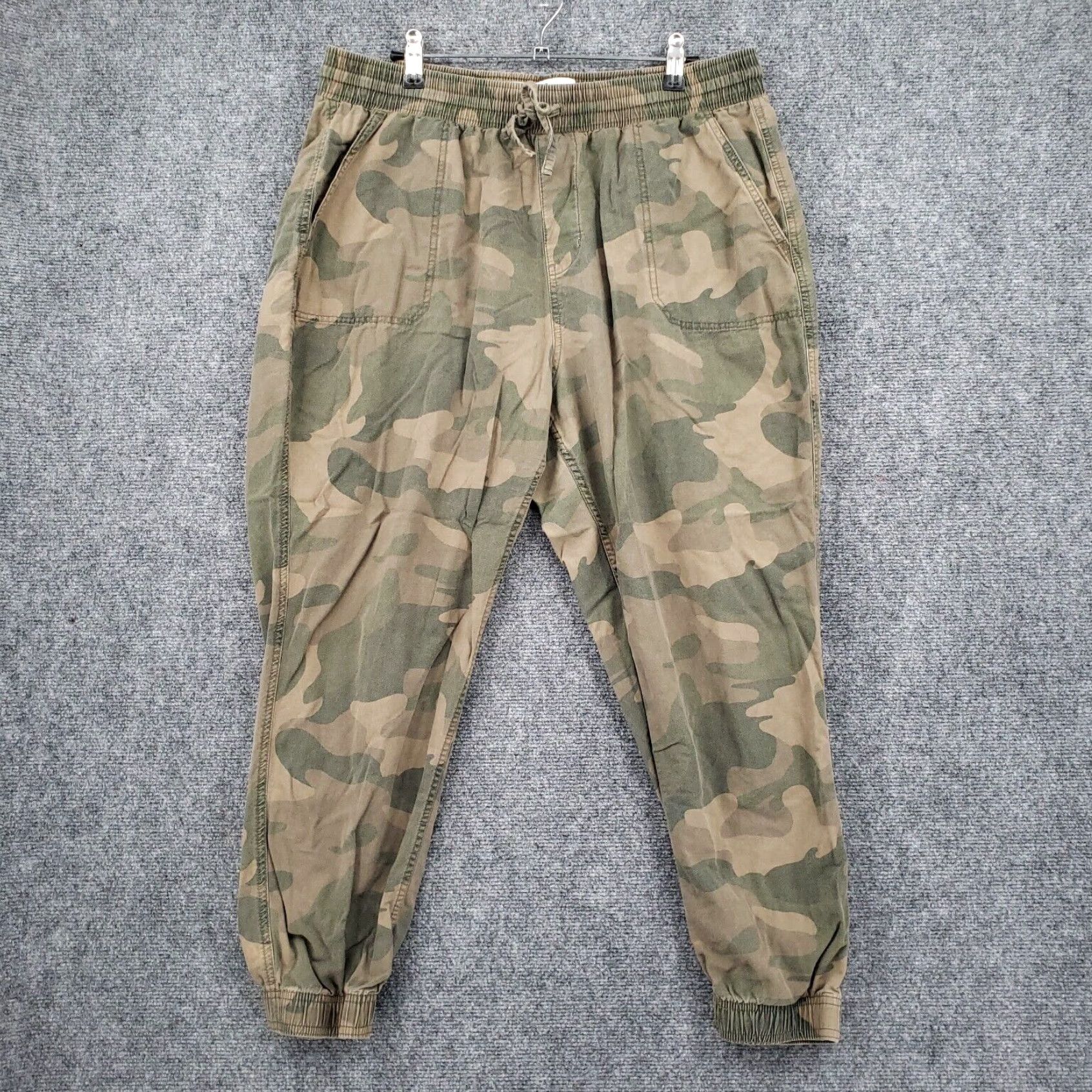 Vintage High Waisted Green Camouflage Utility Pocket Jogger Pants for Women Size XL by Hollister Grailed