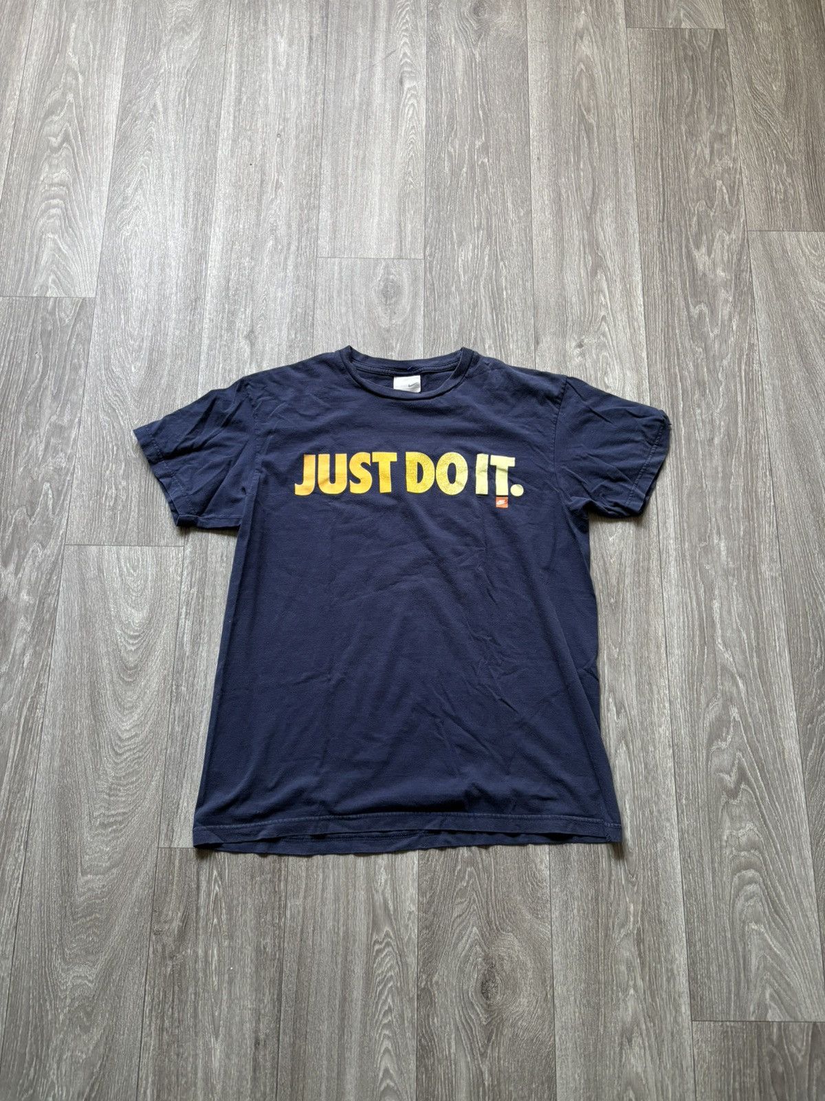 Vintage 2000s Nike Navy Blue T-Shirt Faded Y2K Swoosh Tee