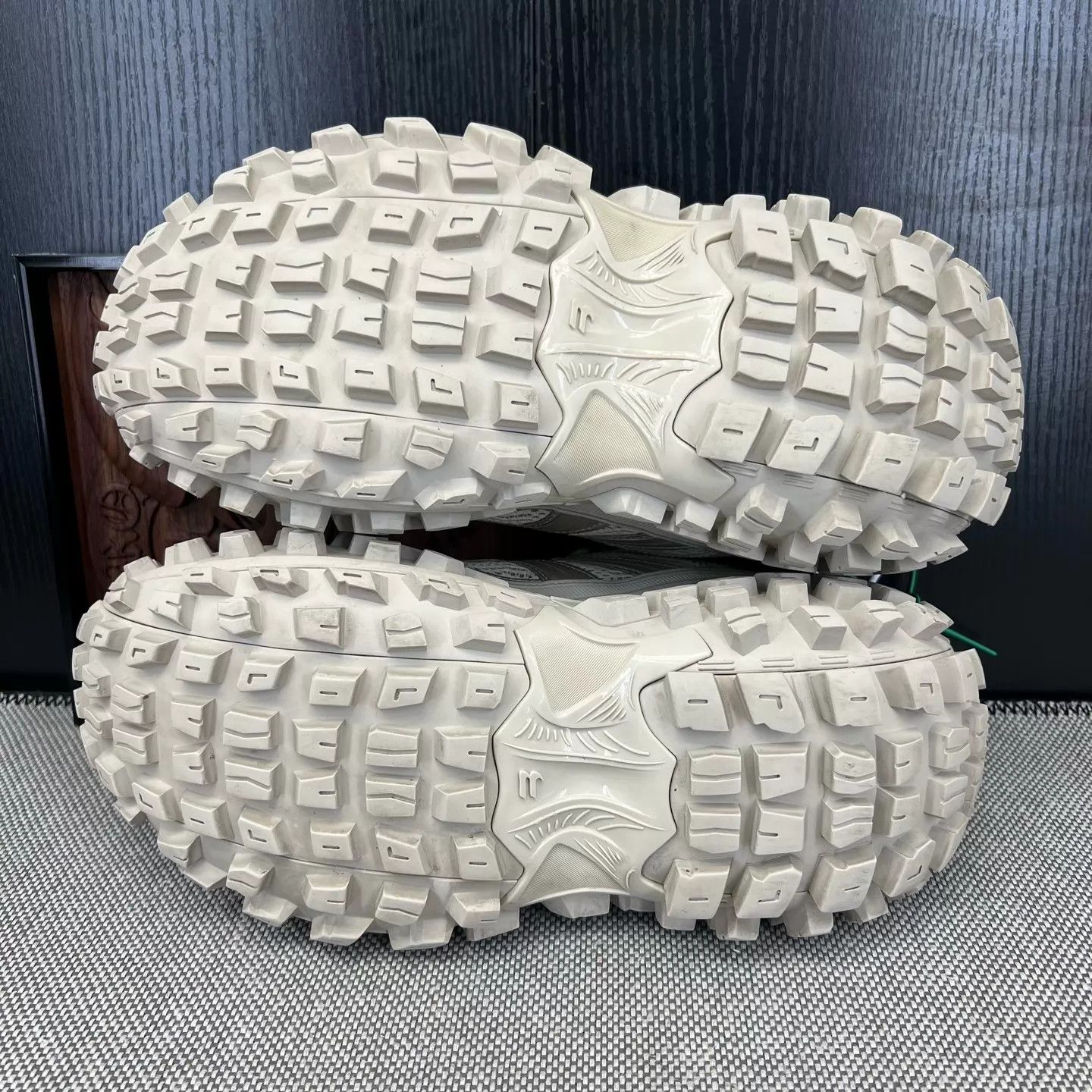 Balenciaga Balenciaga Men's Light Brown Tire Sneaker 44 Size US 11 / EU 44 - 6 Thumbnail