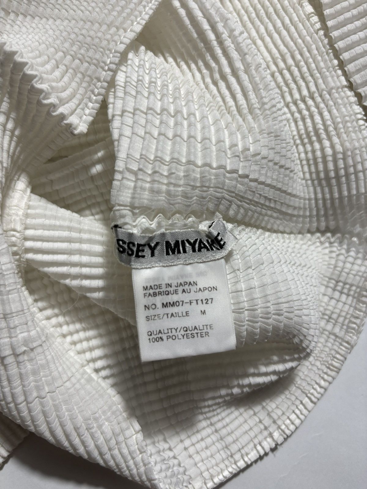 Issey Miyake ISSEY MIYAKE PLEATED HIGH-NECK BUTTON UP CARDIGAN Size M / US 6-8 / IT 42-44 - 4 Thumbnail