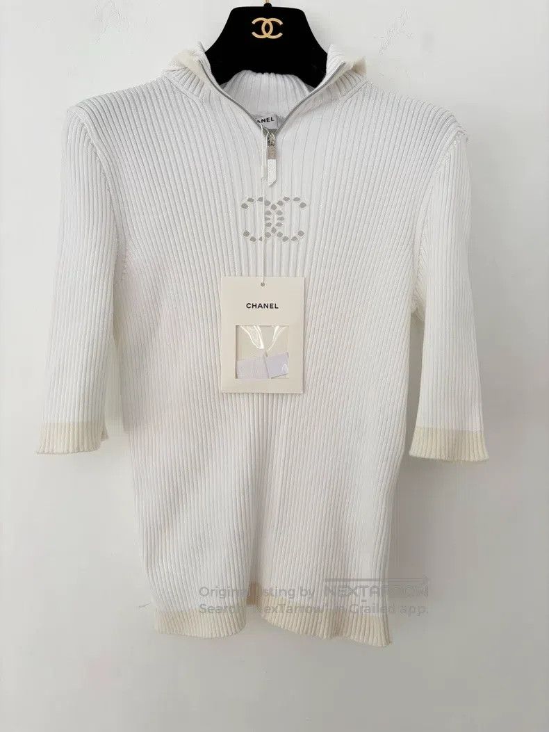 Chanel Chanel White hooded knitwear with short sleeves Size XS / US 0-2 / IT 36-38 - 1 Thumbnail