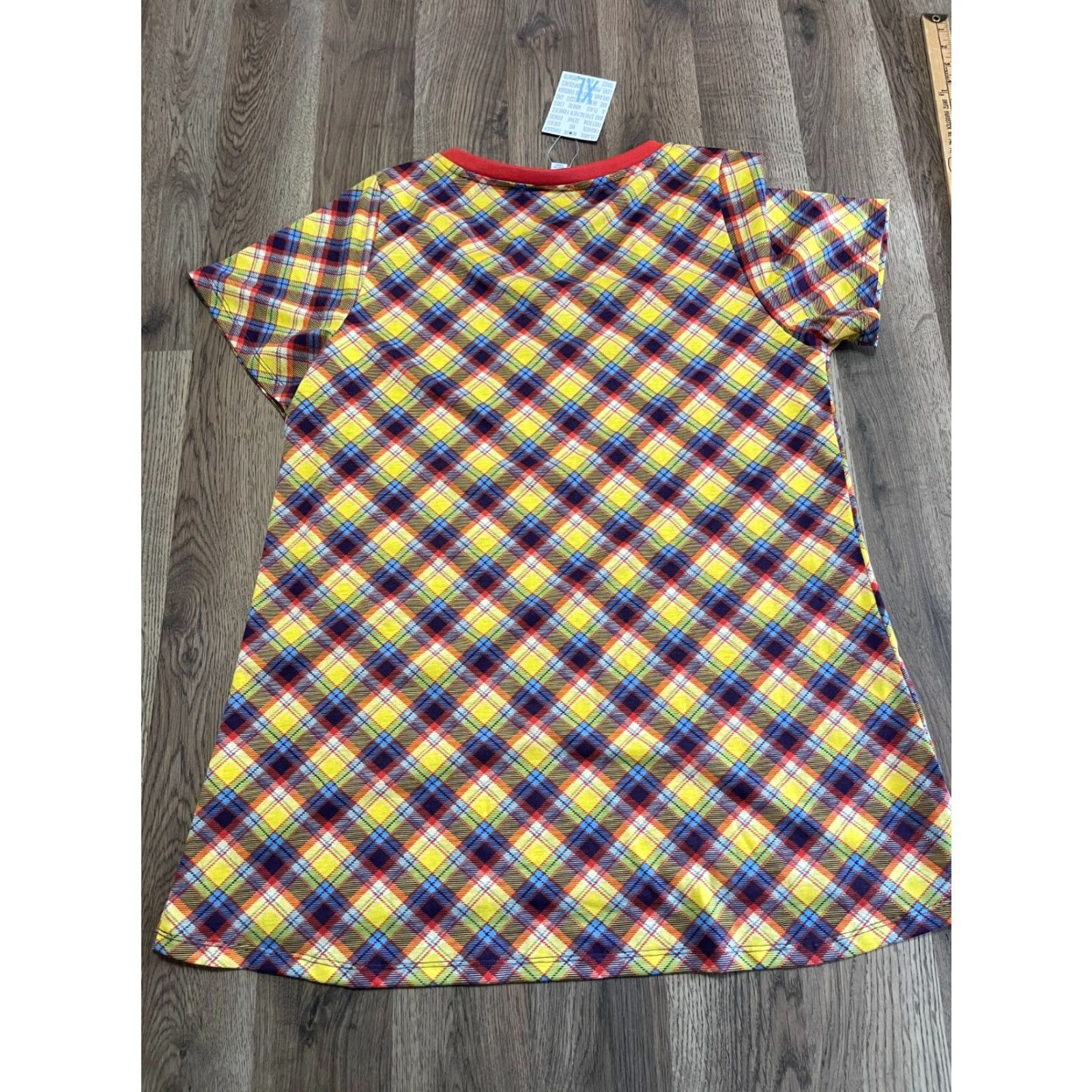 Vintage VINTAGE LuLaRoe Shirt Womens XL Blue Red Yellow Volley Ball Print V-neck NWT Size XL / US 12-14 / IT 48-50 - 2 Thumbnail