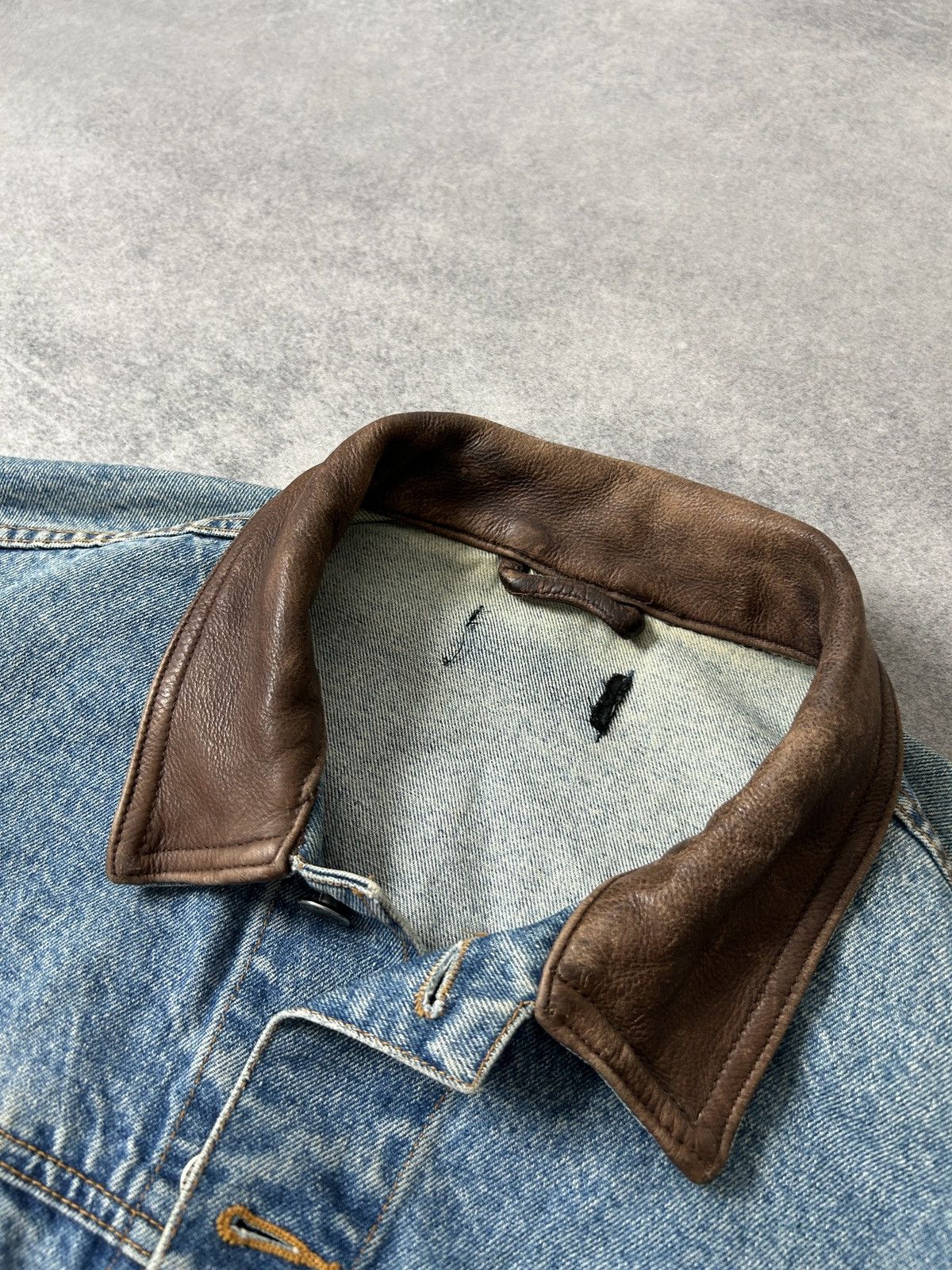 Warner Bros Vintage Outlaw Taz big logo denim jeans jacket mens Size US L / EU 52-54 / 3 - 7 Thumbnail