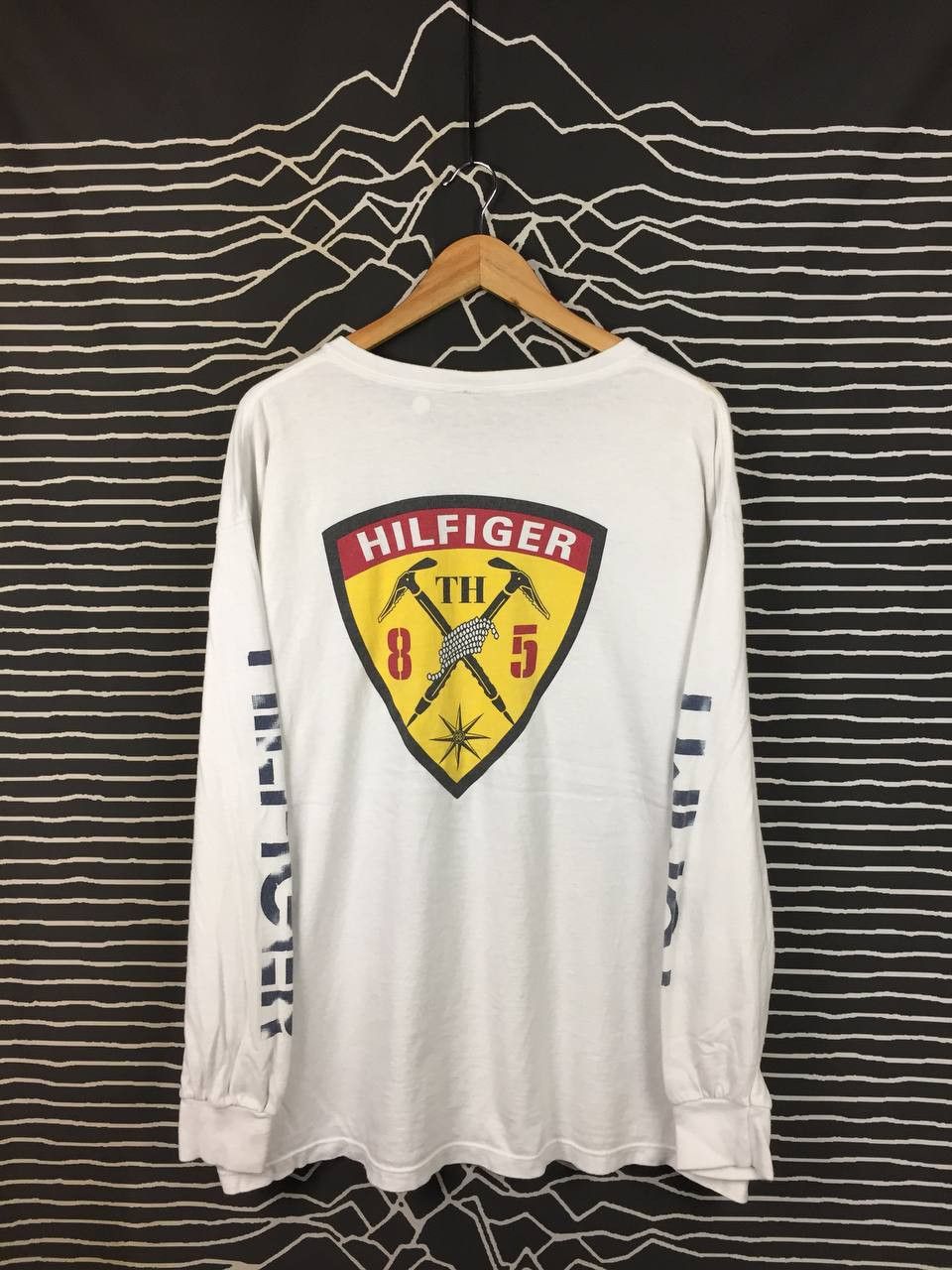 Tommy Hilfiger Tommy Hilfiger Mountaineering Crest Logo Long Sleeve Tee Size US XXL / EU 58 / 5 - 2 Thumbnail