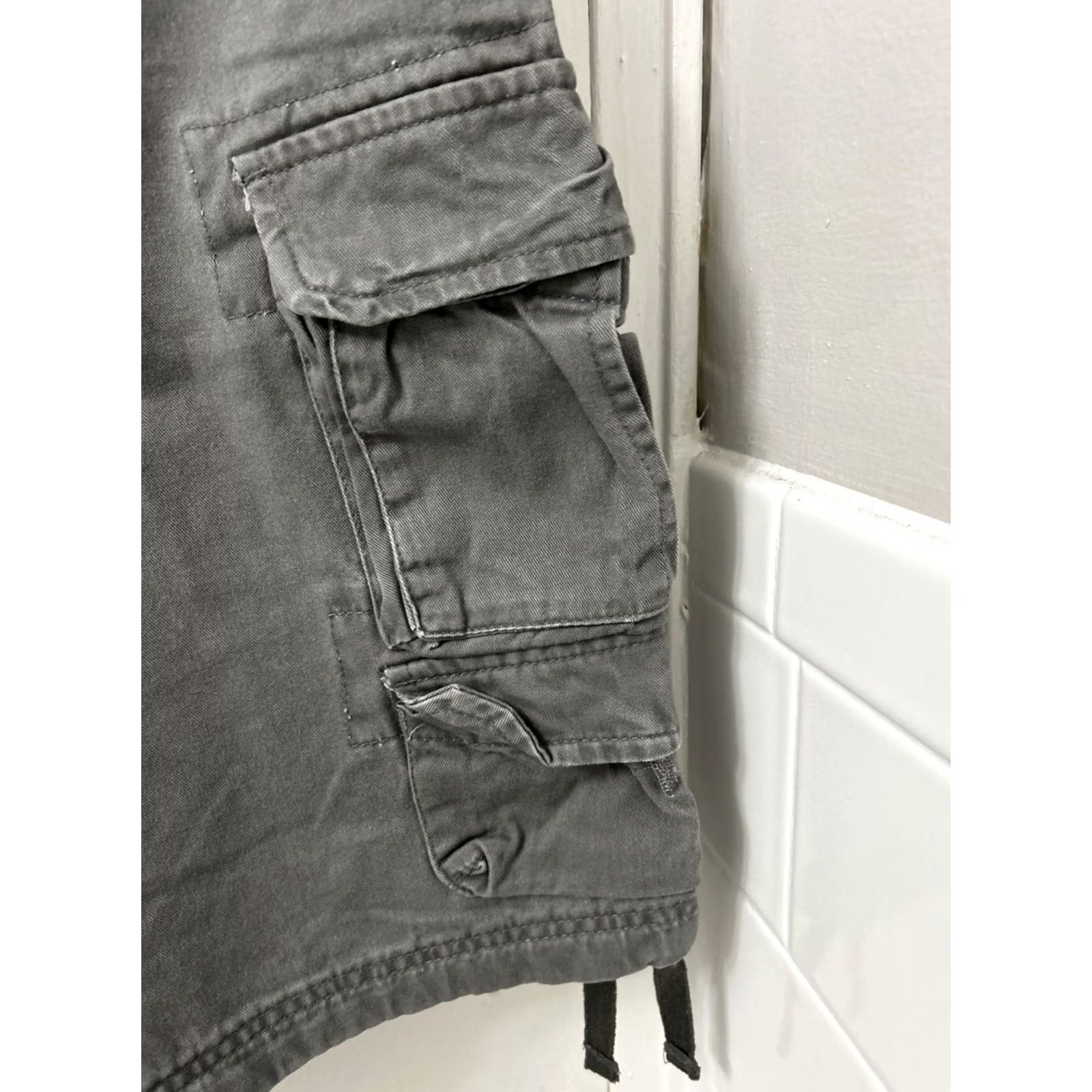 Lee VINTAGE? No (skip) - Lee Cargo Shorts Mens 34 Gray Cotton Twill 11” Inseam Pocket Utility Outdoor Casual Workwear Hiking Relaxed Front Flat Front Size US 34 / EU 50 - 5 Thumbnail