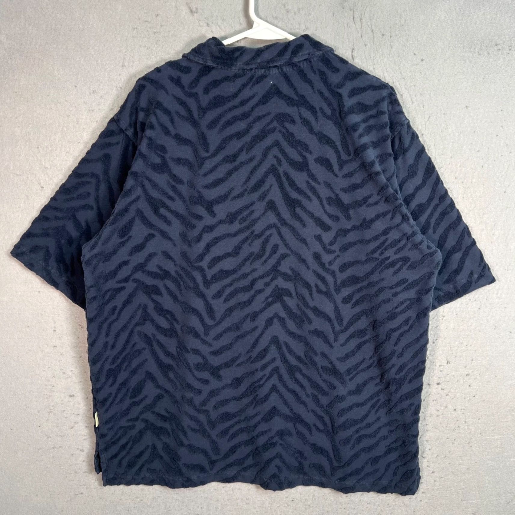 Urban Outfitters Urban Outfitters Mens Medium Navy Zebra Print Half-Zip Short Sleeve Pullover Size M / US 6-8 / IT 42-44 - 2 Thumbnail