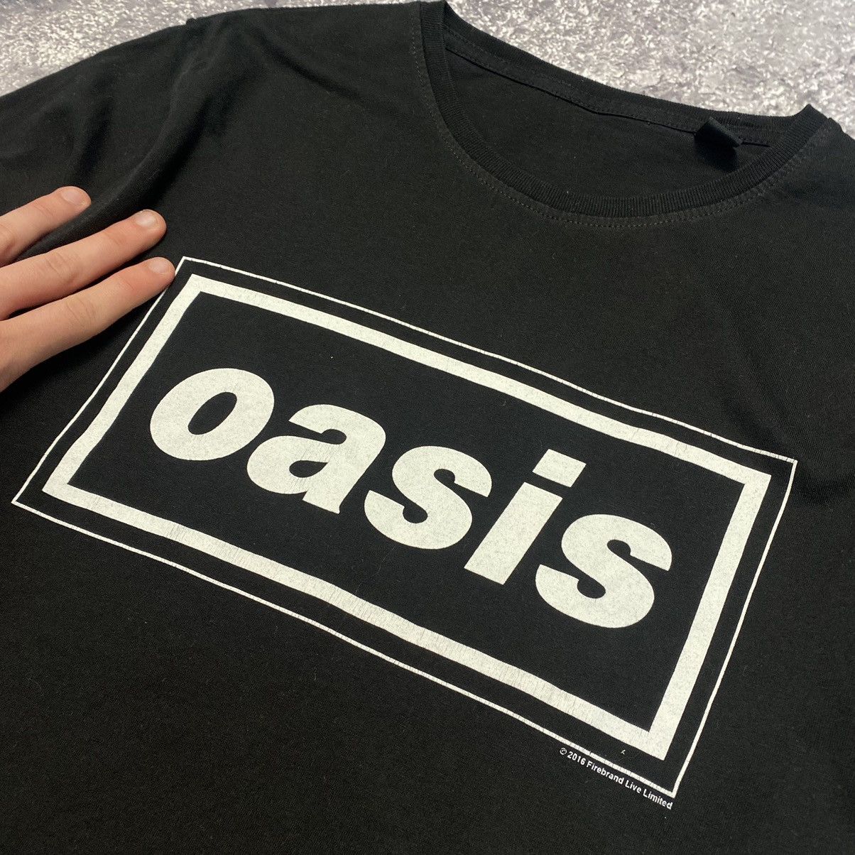 Band Tees Vintage Oasis 2016 Box Logo Rock band black tee Size US M / EU 48-50 / 2 - 3 Thumbnail
