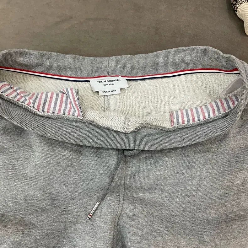Thom Browne Thom Browne size 2 Gray Four-Stripe Shorts Size US 28 / EU 44 - 3 Thumbnail