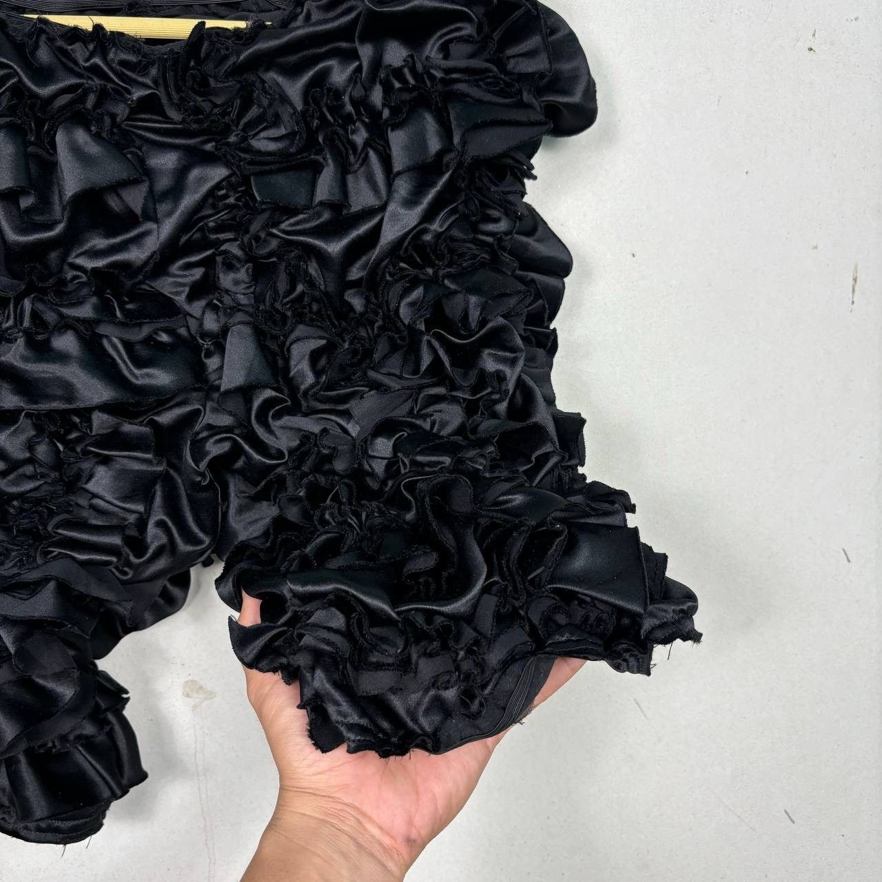 Comme des Garcons Final Drop!!!Comme Des Garcons AD2015 Ruffled Shorts Size 28" / US 6 / IT 42 - 8 Thumbnail
