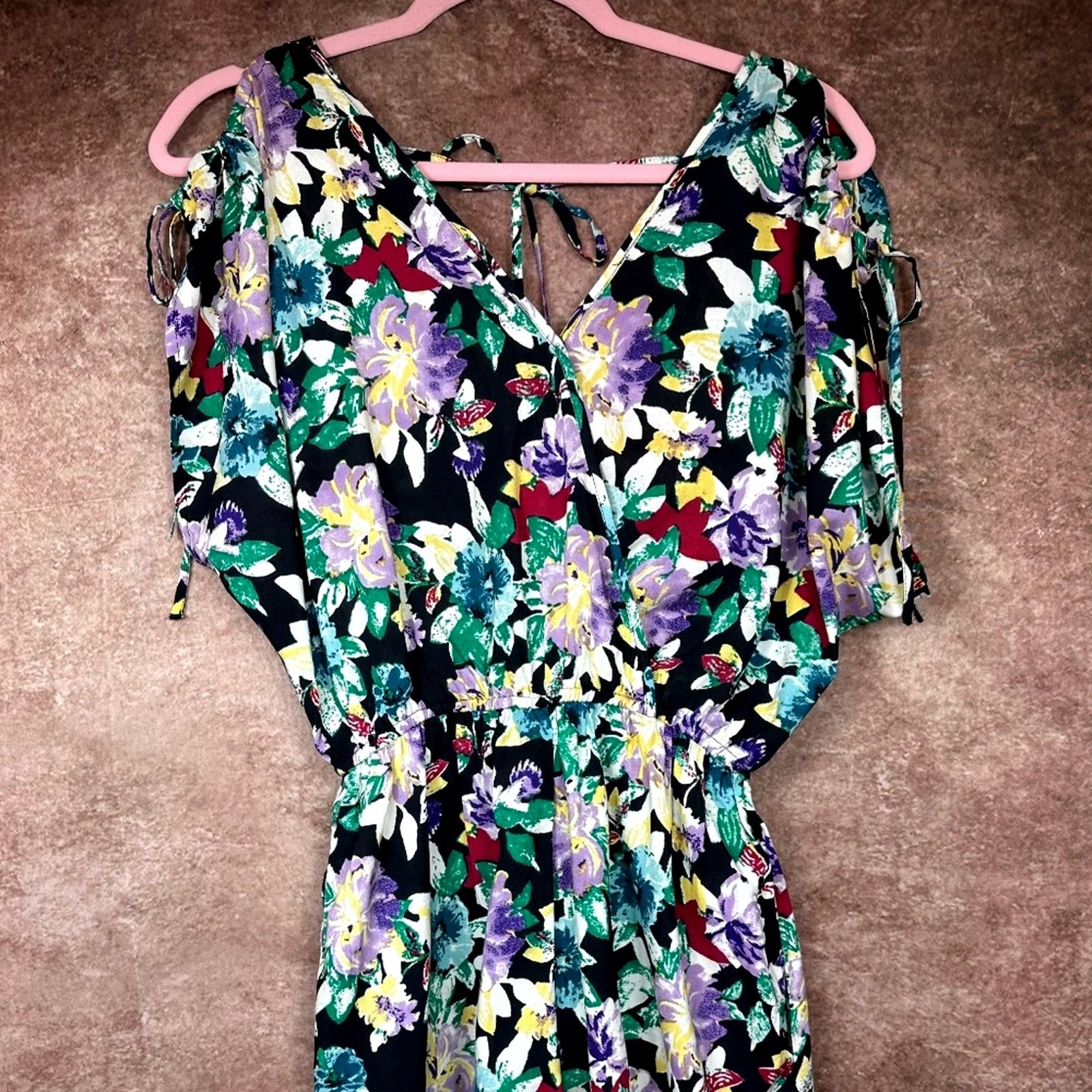 Other Band of Gypsies Sapphire Trends Floral Romper Black/Multi S Size 28" / US 6 / IT 42 - 4 Thumbnail