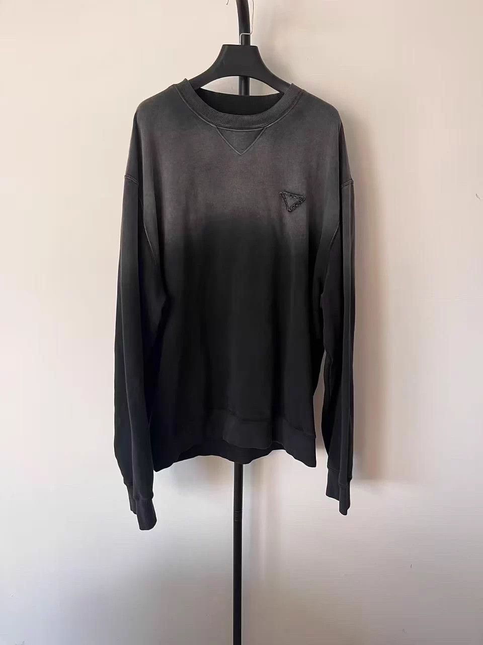 Prada PRADA Gradient Logo Crewneck Sweatshirt Black XL Size US XL / EU 56 / 4 - 1 Thumbnail
