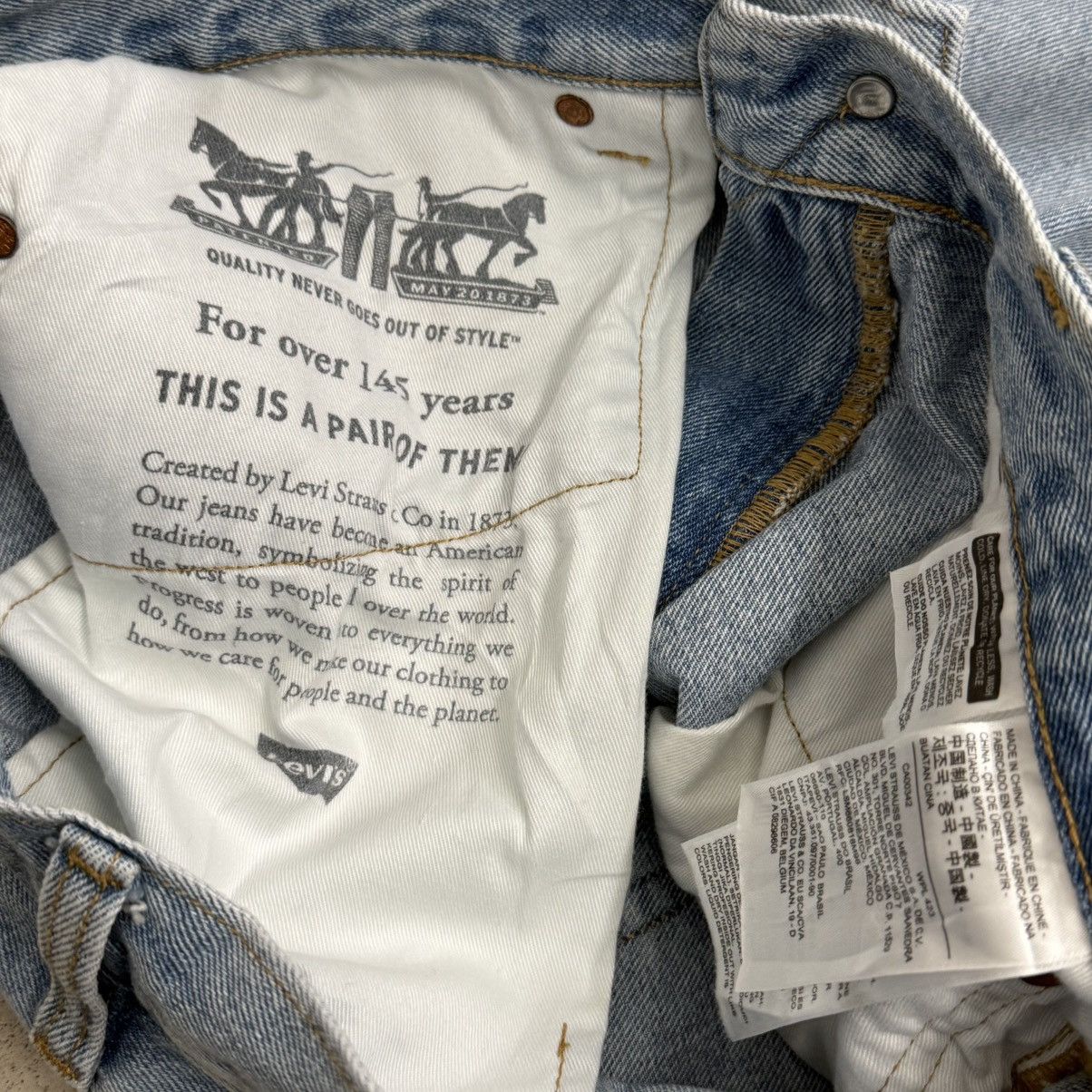 Levi's Levis 562 Lighwash Wide Tapered Denim Pants Size US 32 / EU 48 - 14 Thumbnail