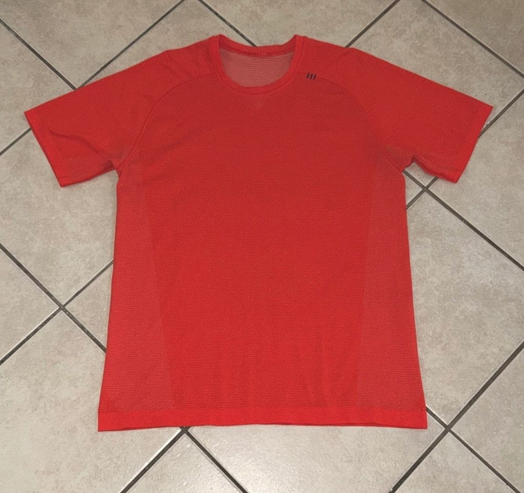 Lululemon LULULEMON METAL VENT SHORT SLEEVE SHIRT ORANGE SIZE LARGE Size US L / EU 52-54 / 3 - 4 Thumbnail