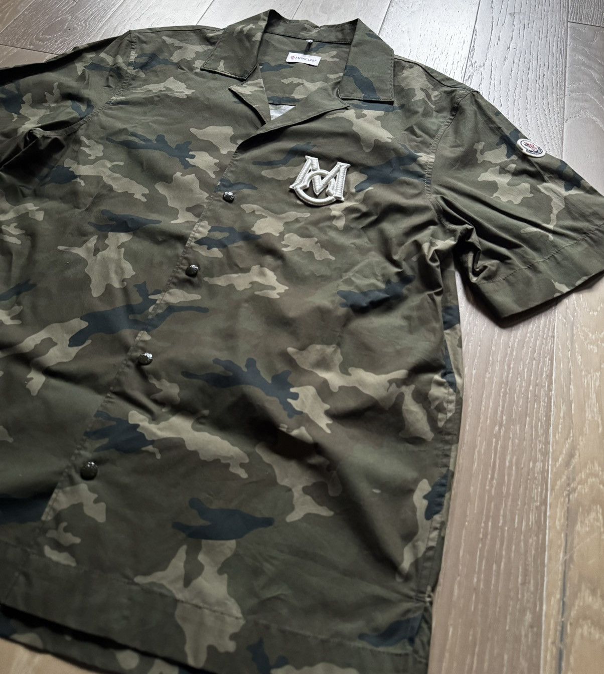 Moncler Moncler Printed Cotton Short Sleeve Shirt - Camo Size US L / EU 52-54 / 3 - 2 Thumbnail