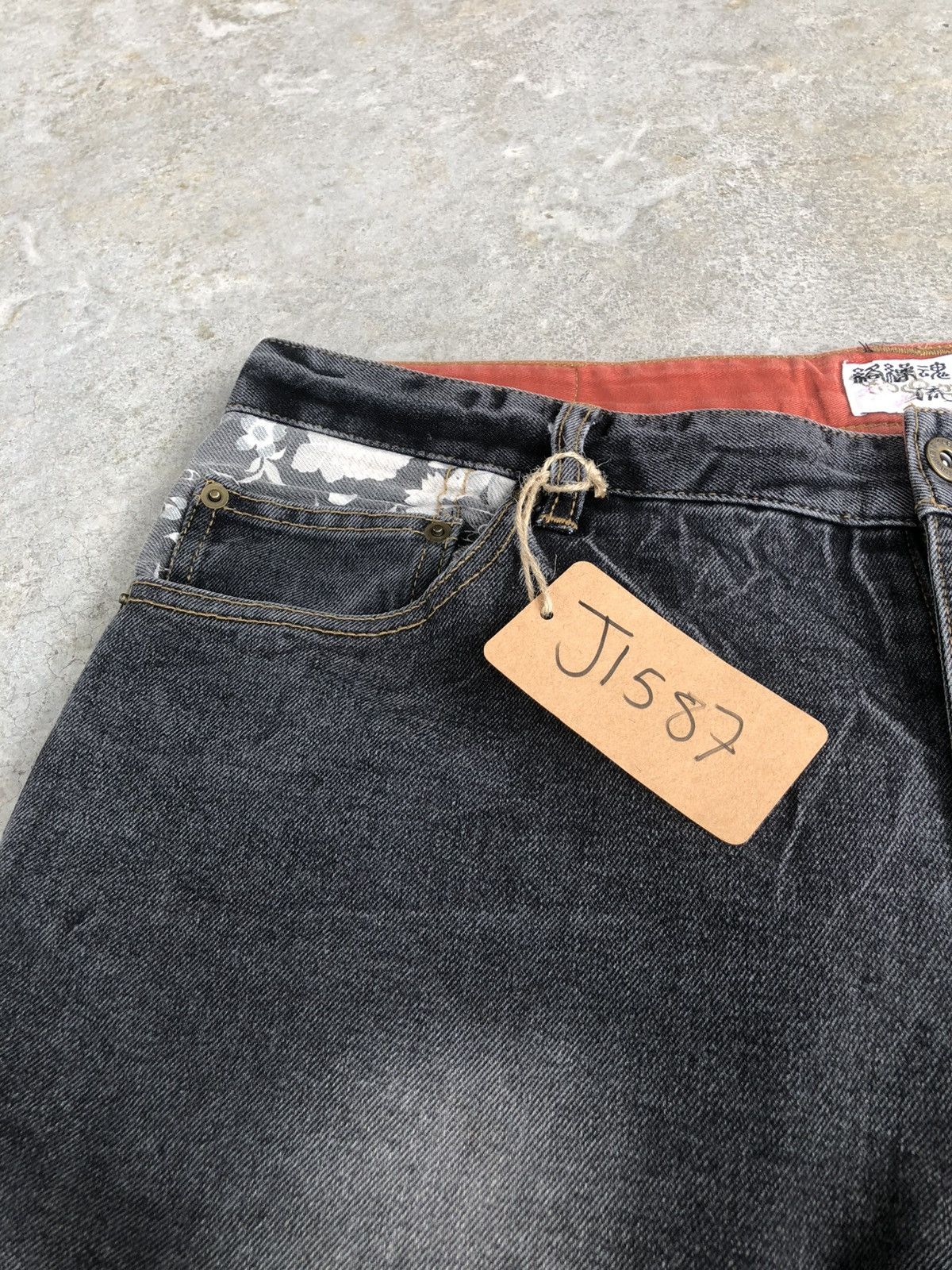 Karakuri Tamashii Karakuri Tamashii Embroidered Jeans Distressed Multipocket Size US 37 - 14 Thumbnail