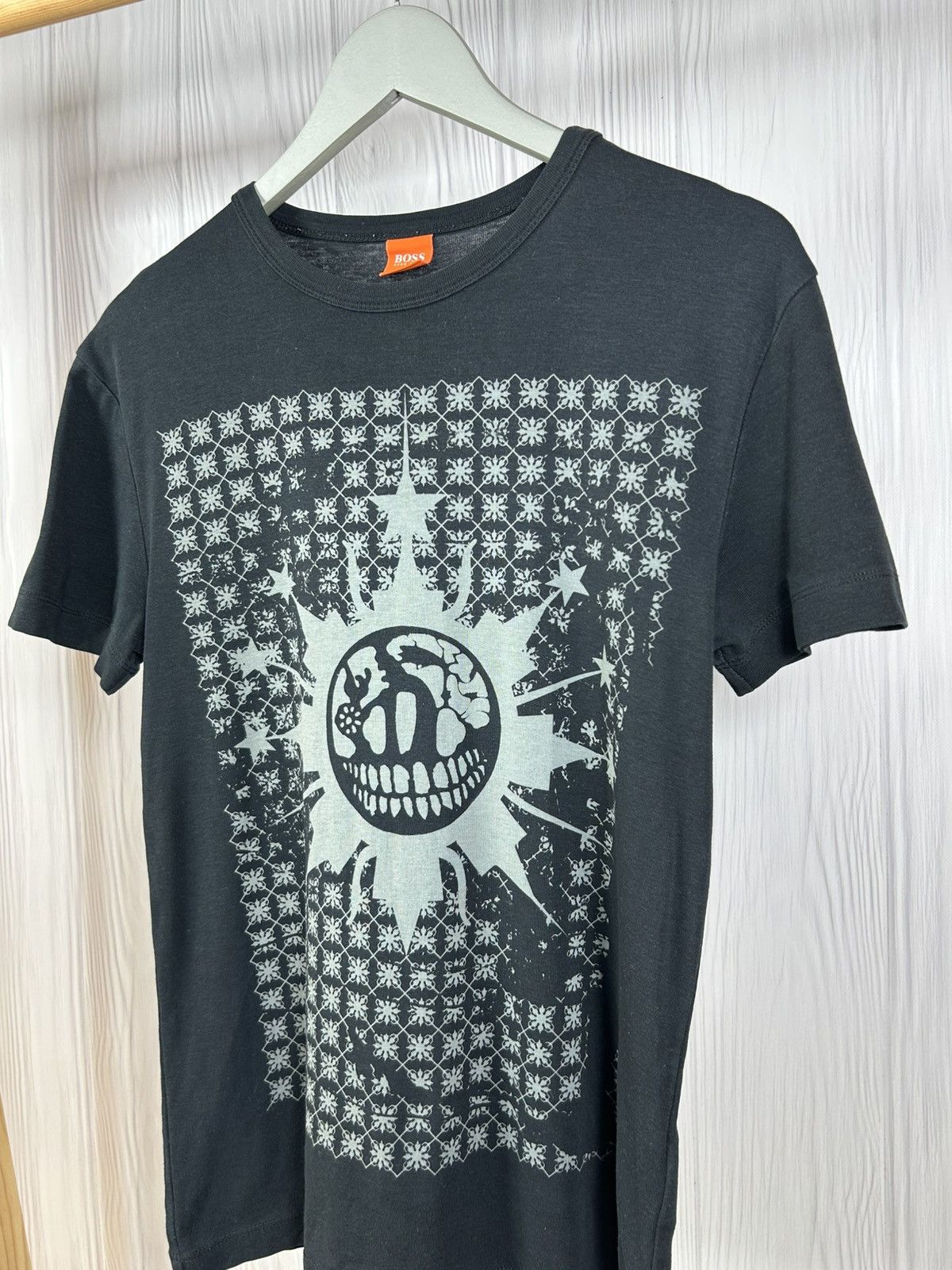 Hugo Boss Vintage Hugo Boss Orange Skull T-Shirt Size S Size US S / EU 44-46 / 1 - 2 Thumbnail