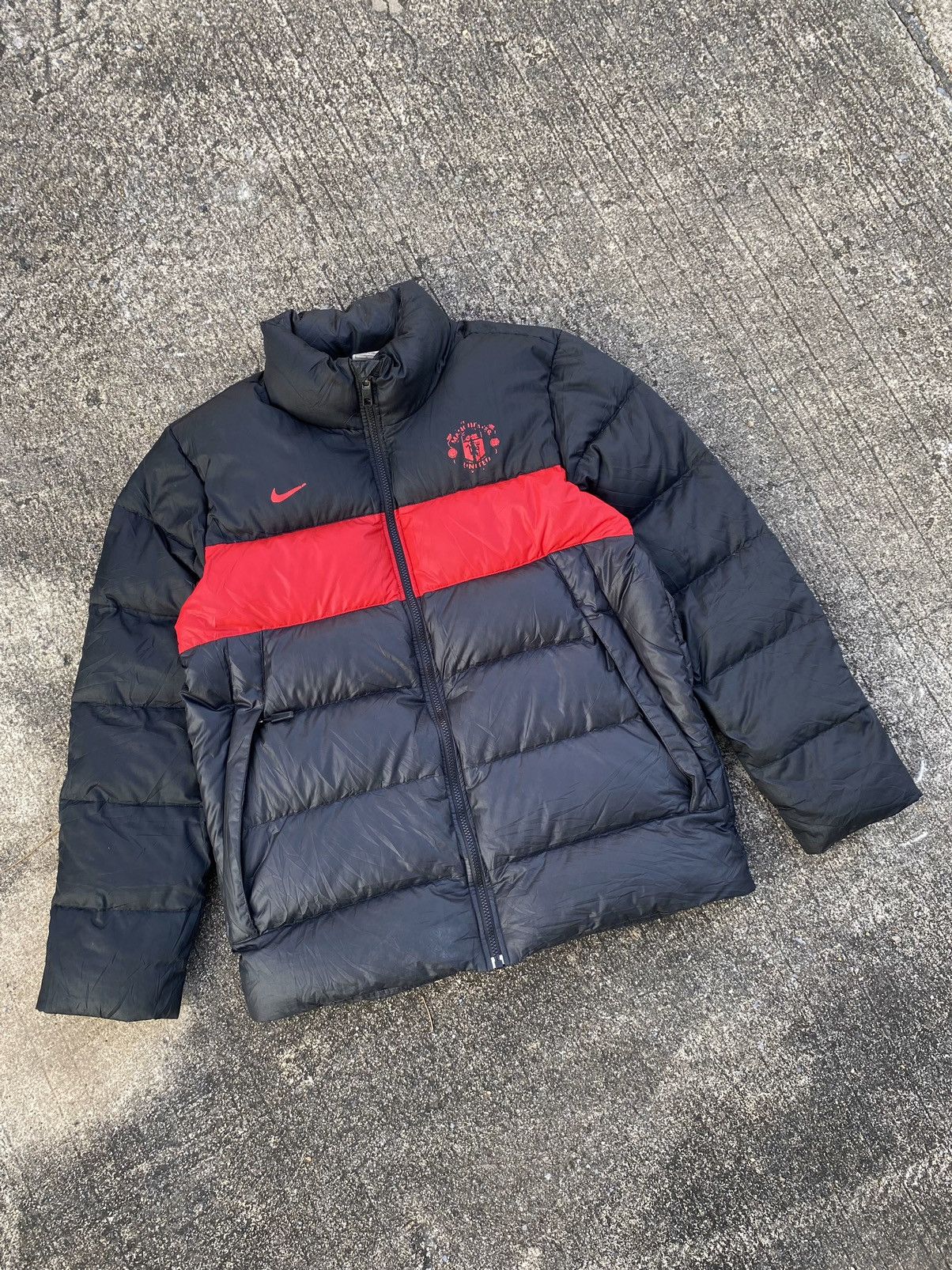 Nike Vintage Nike Puffer Jacket ManU Size US L / EU 52-54 / 3 - 2 Thumbnail