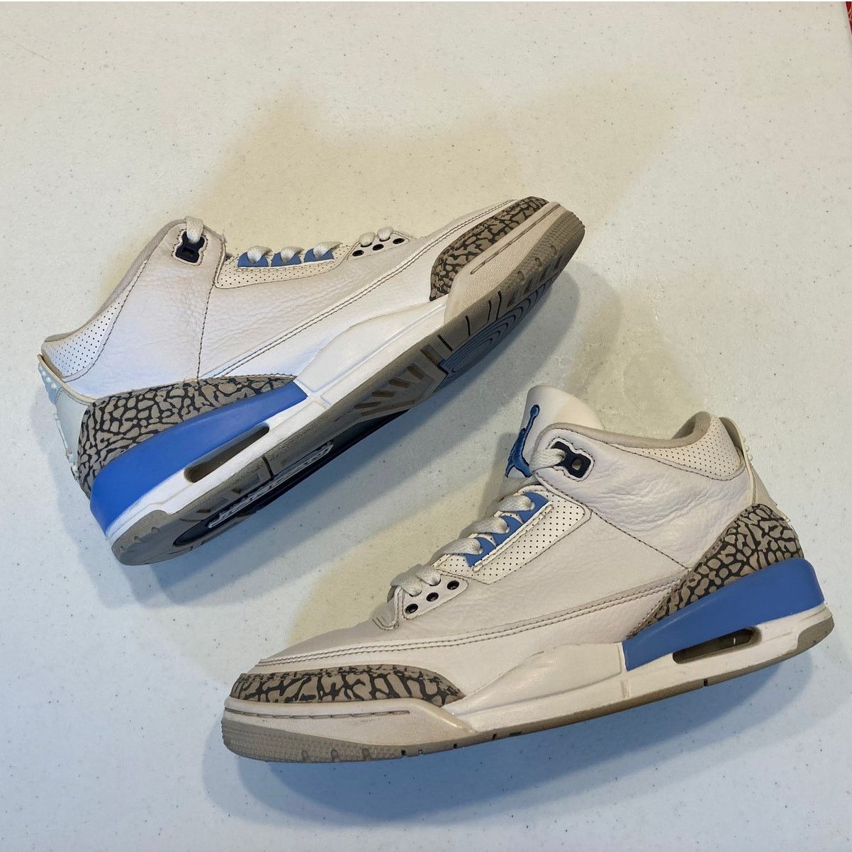 Jordan Brand × Nike Nike Air Jordan 3 Retro "UNC (2020)" Size US 8.5 / EU 41-42 - 2 Thumbnail