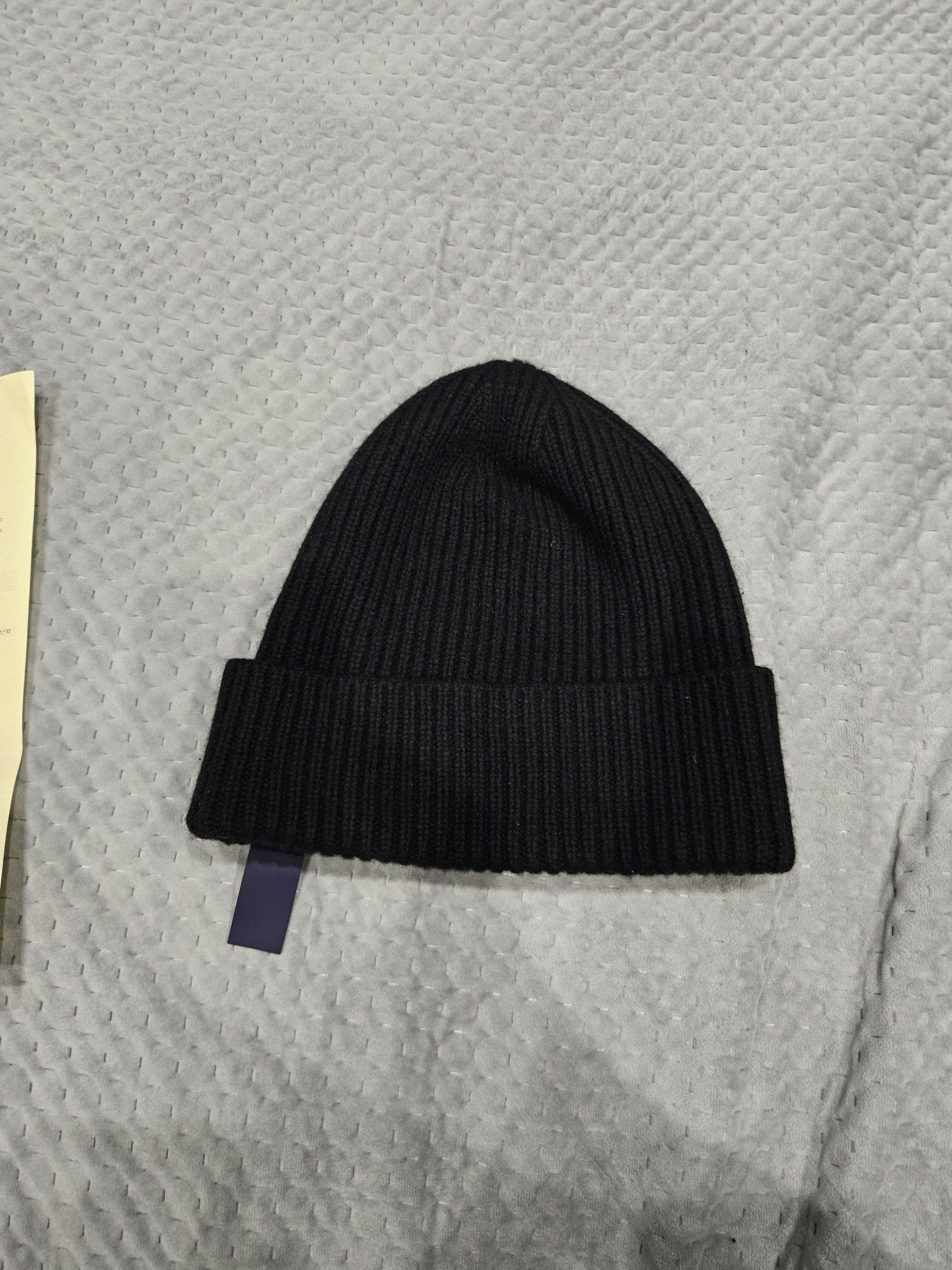Louis Vuitton Louis Vuitton Ahead Beanie Noir Size ONE SIZE - 2 Thumbnail