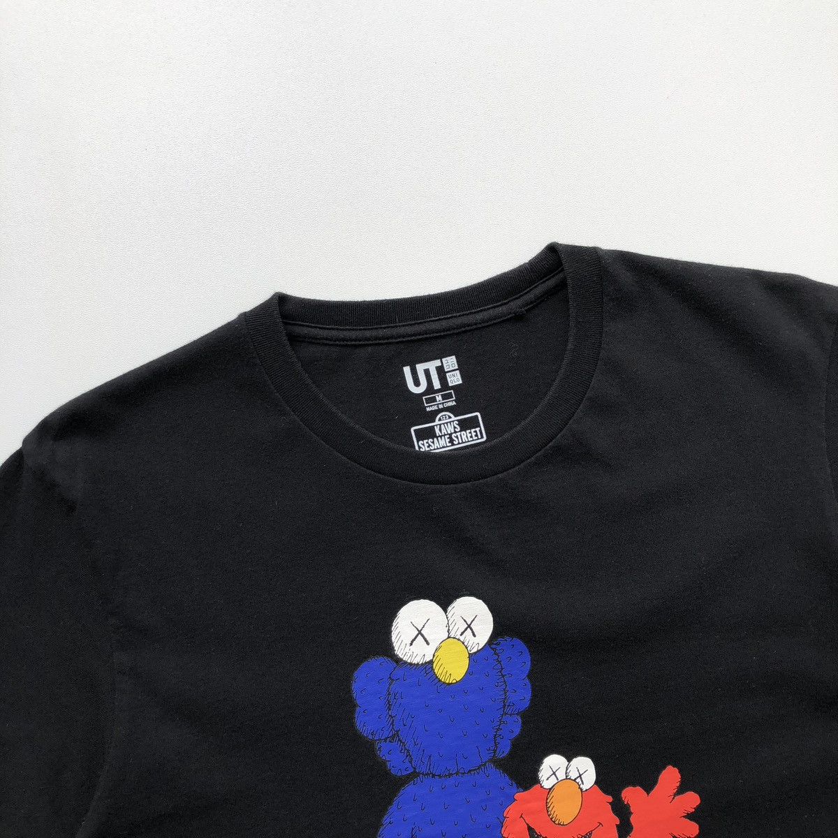 Uniqlo Uniqlo x Kaws x Sesame Street BFF Elmo SS18 T-Shirt Black Size US M / EU 48-50 / 2 - 2 Thumbnail