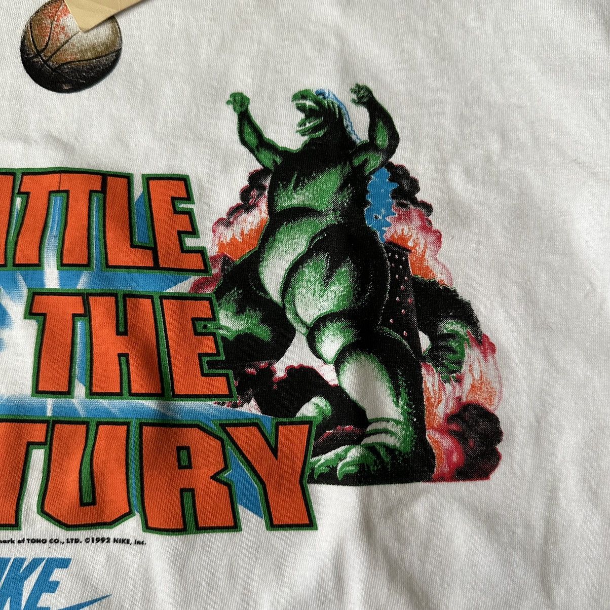 Band Tees × Nike × Vintage Vintage Nike 1992 Godzilla Vs Charles Barkley T Shirt Size US L / EU 52-54 / 3 - 5 Thumbnail