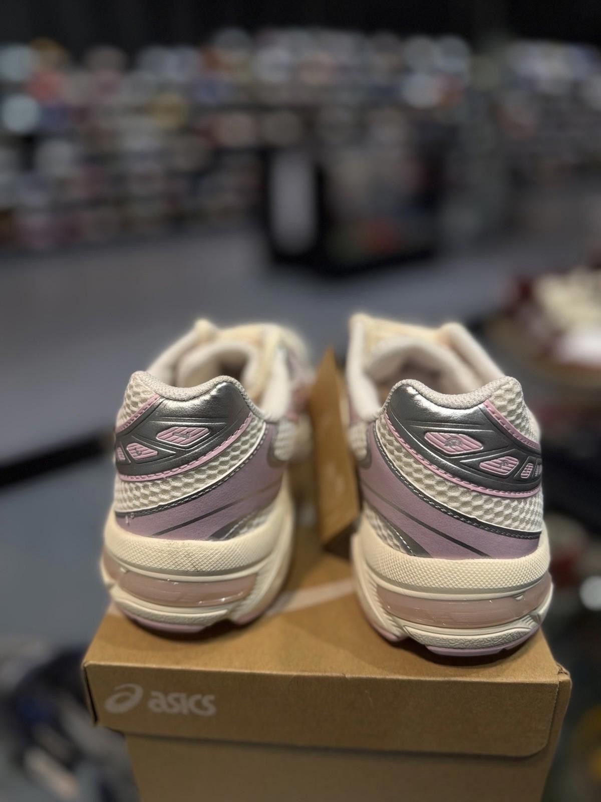 Asics Size 7W/5:5M - ASICS GEL-1130 Cream/Barely Rose Size US 7 / IT 37 - 7 Thumbnail