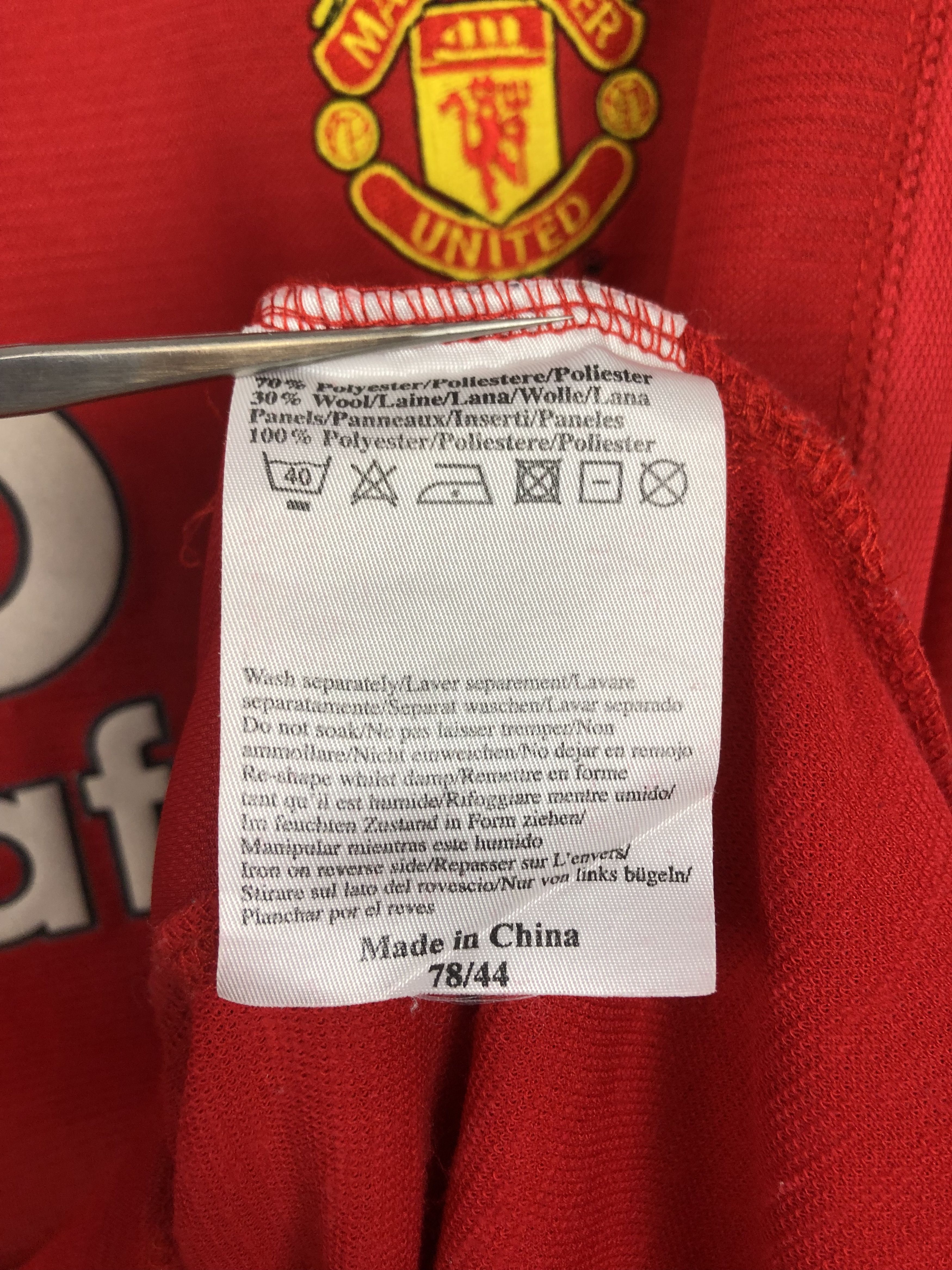 Vintage Manchester United football shirt 2000 Soccer Umbro Jersey Size US L / EU 52-54 / 3 - 8 Thumbnail