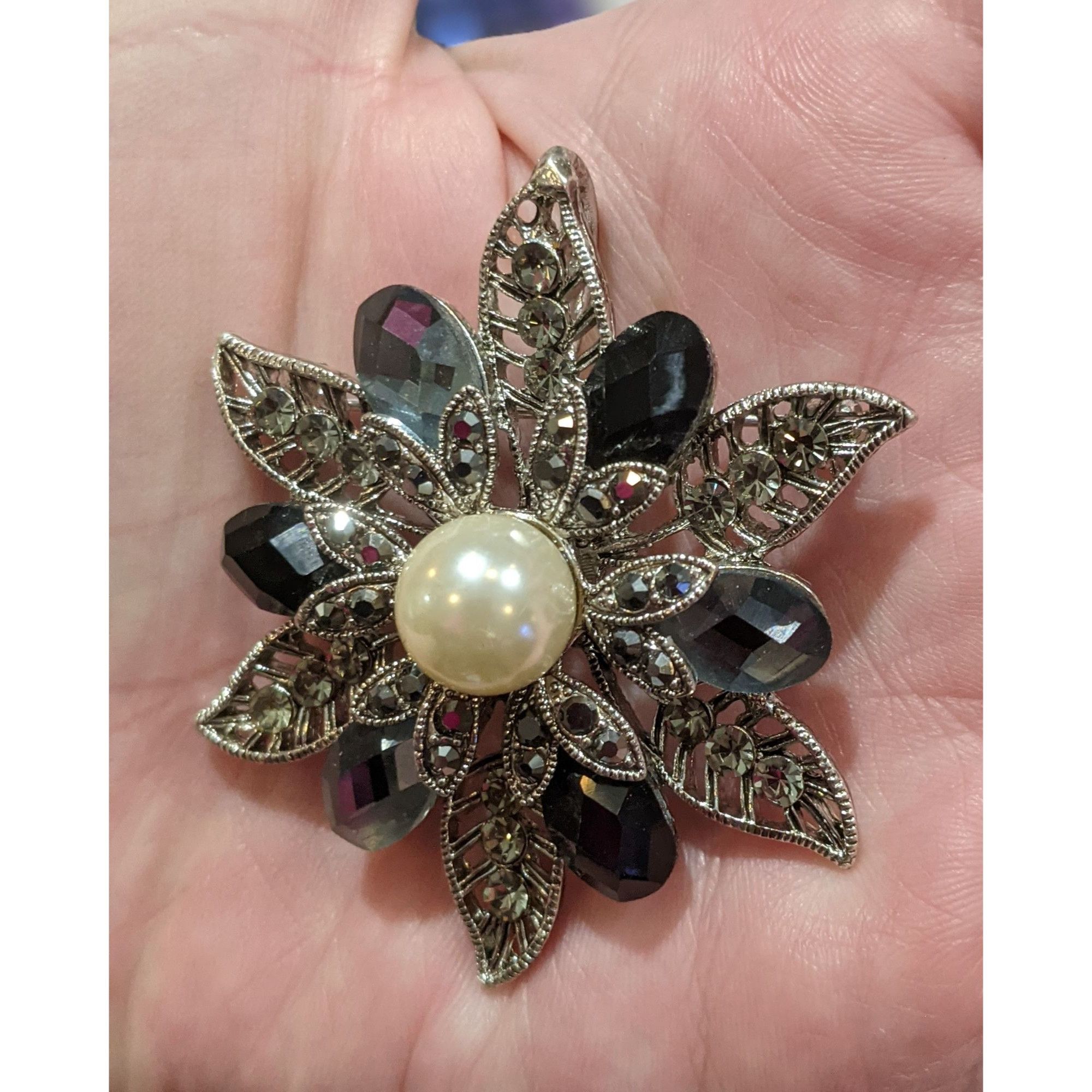 Other Black And Silver Flower Brooch/Pendant Size ONE SIZE - 3 Thumbnail